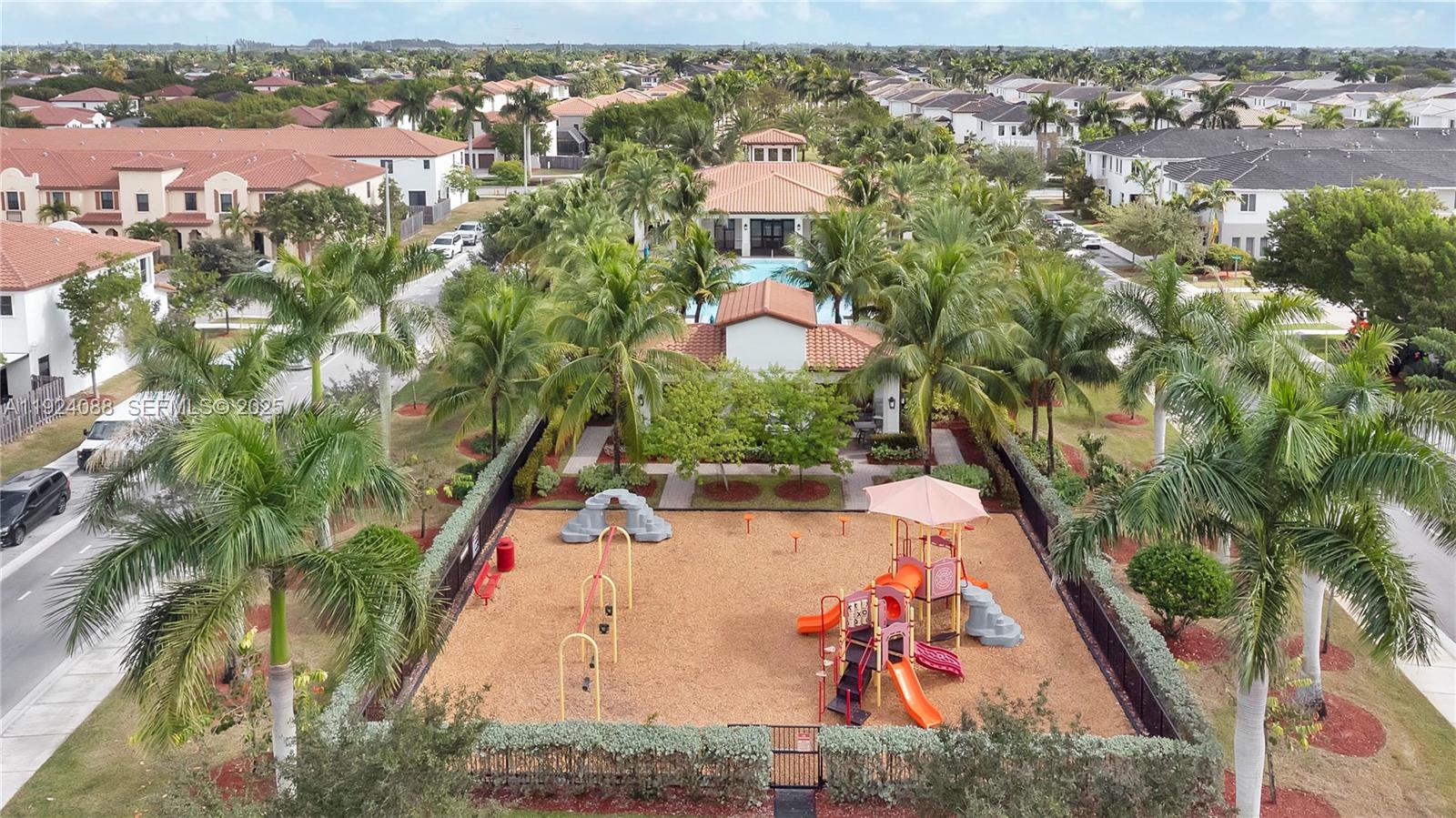 VENETIAN PARC - Residential