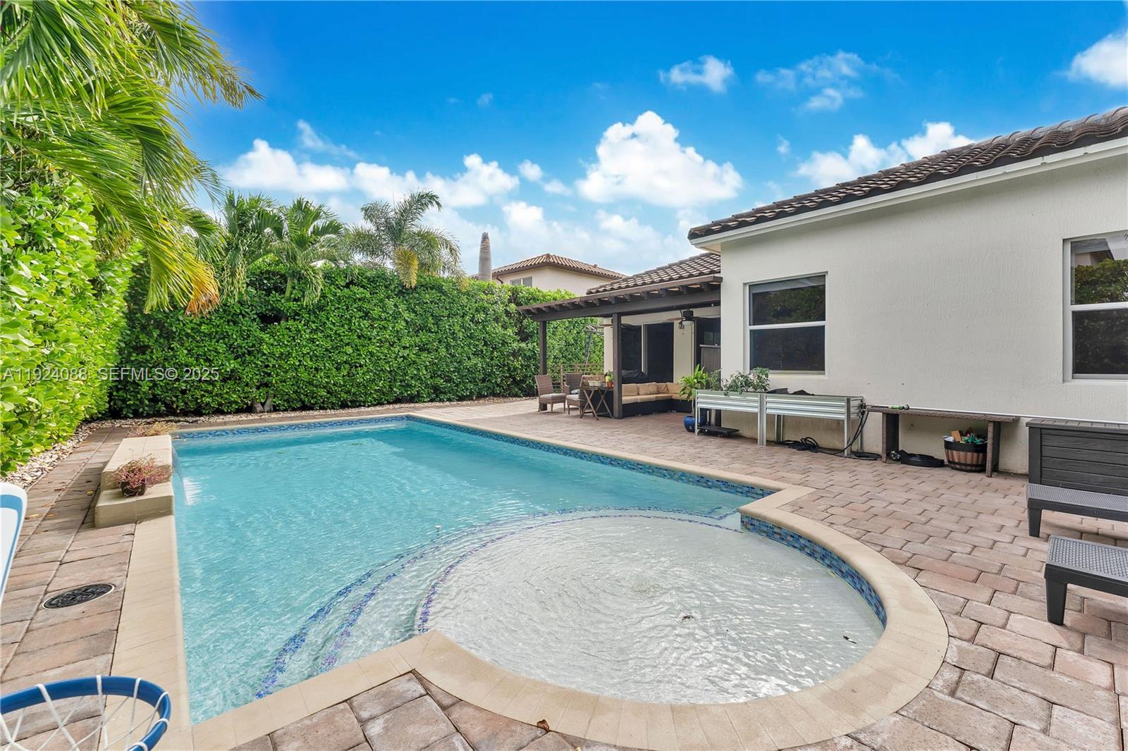 VENETIAN PARC - Residential