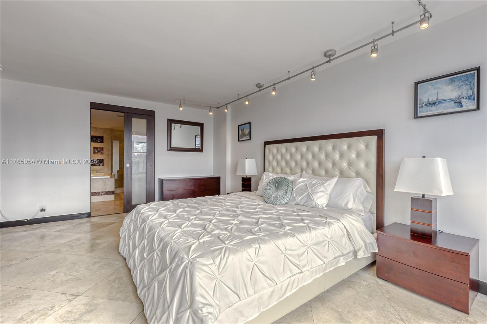 HALLMARK OF HOLLYWOOD CON - Residential