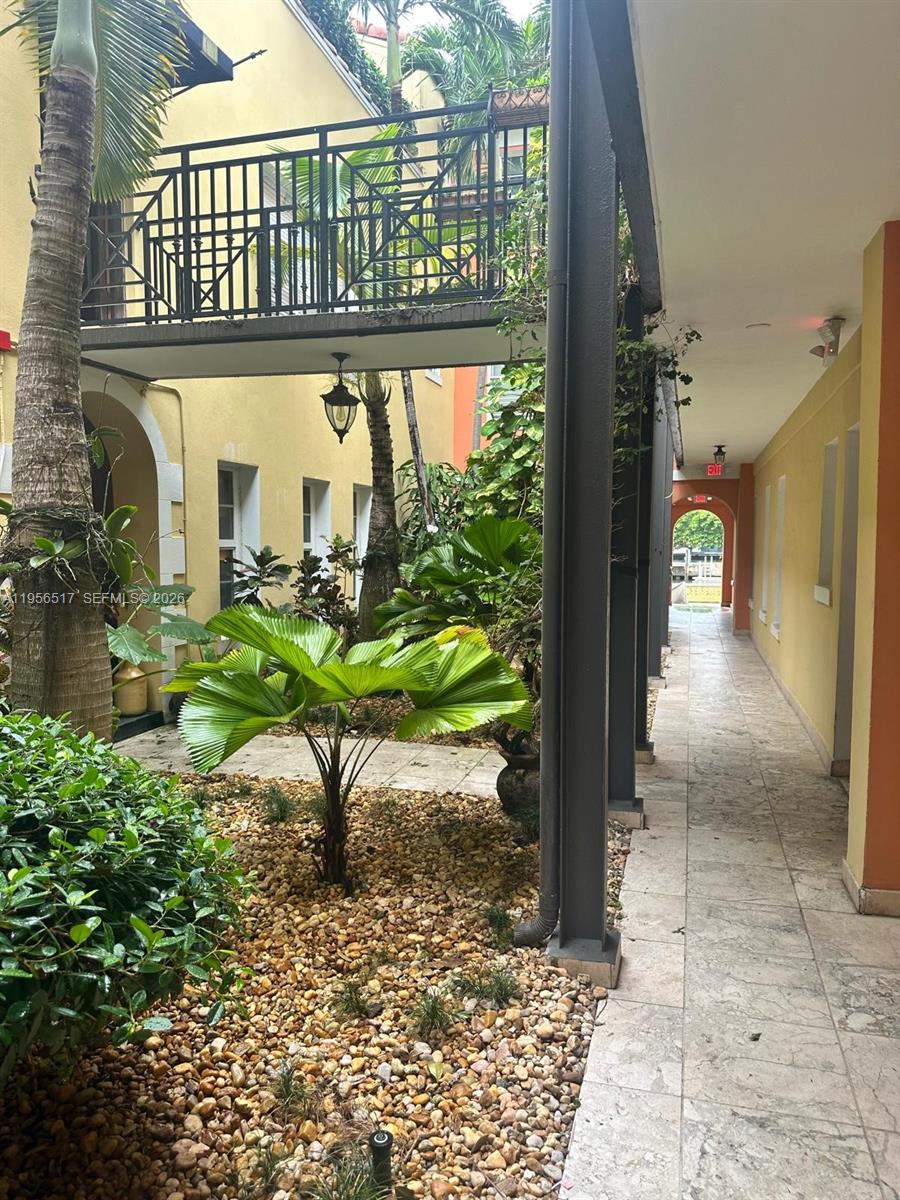 4812 Pine Tree Dr 105