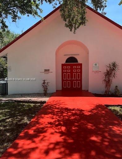 Spacious 5,826 sq. ft. building on nearly an acre in Fort Lauderdale! Currently a church with a sanctuary, small kitchen, 3 bathrooms, 2 offices, and 2 dining/fellowship areas. Perfect for continued religious/community use or ideal for investors seeking redevelopment or adaptive reuse. Prime location with easy access to highways and downtown.