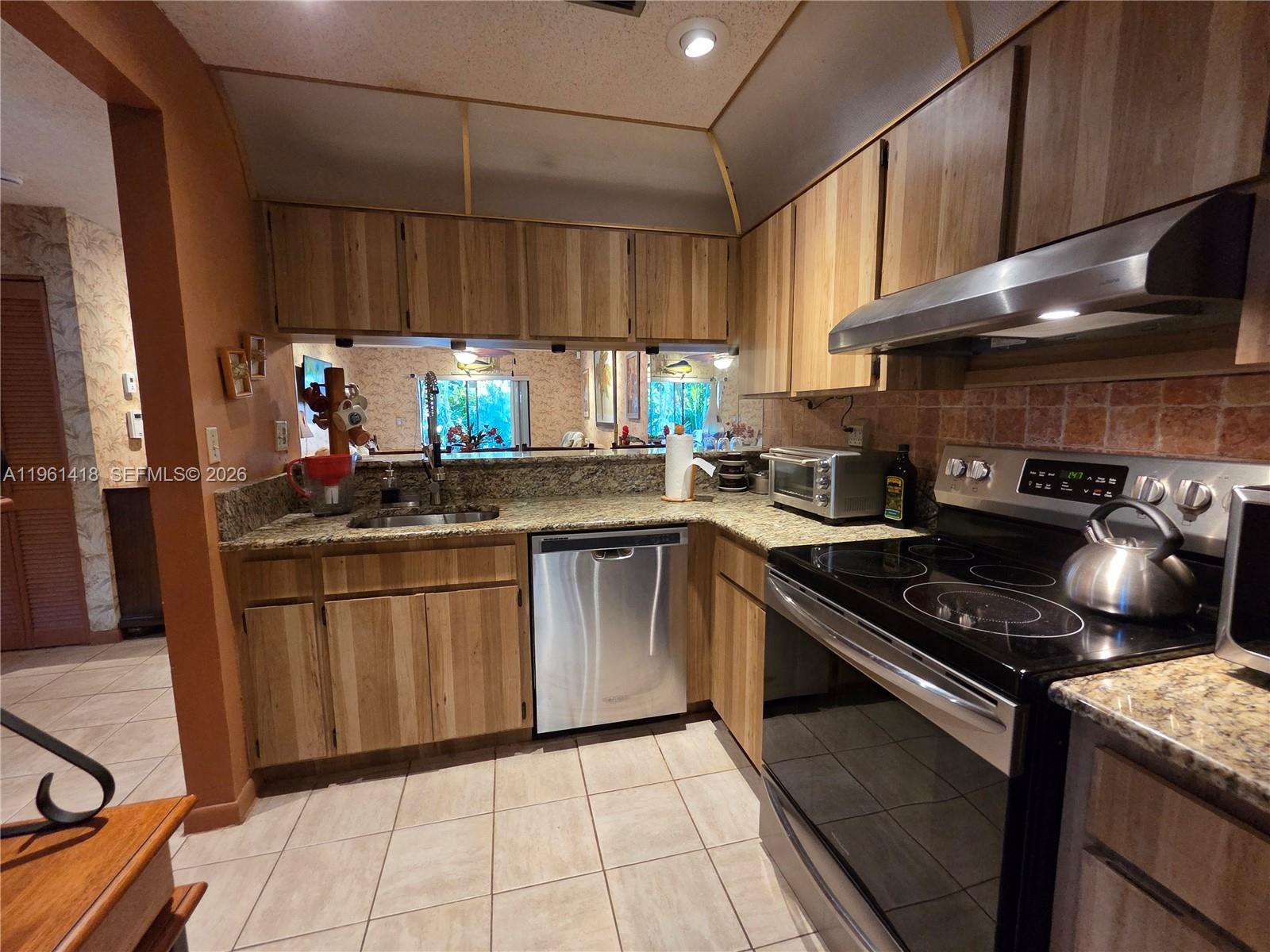 HEFTLER TOWNHOUSES AT RED - Residential