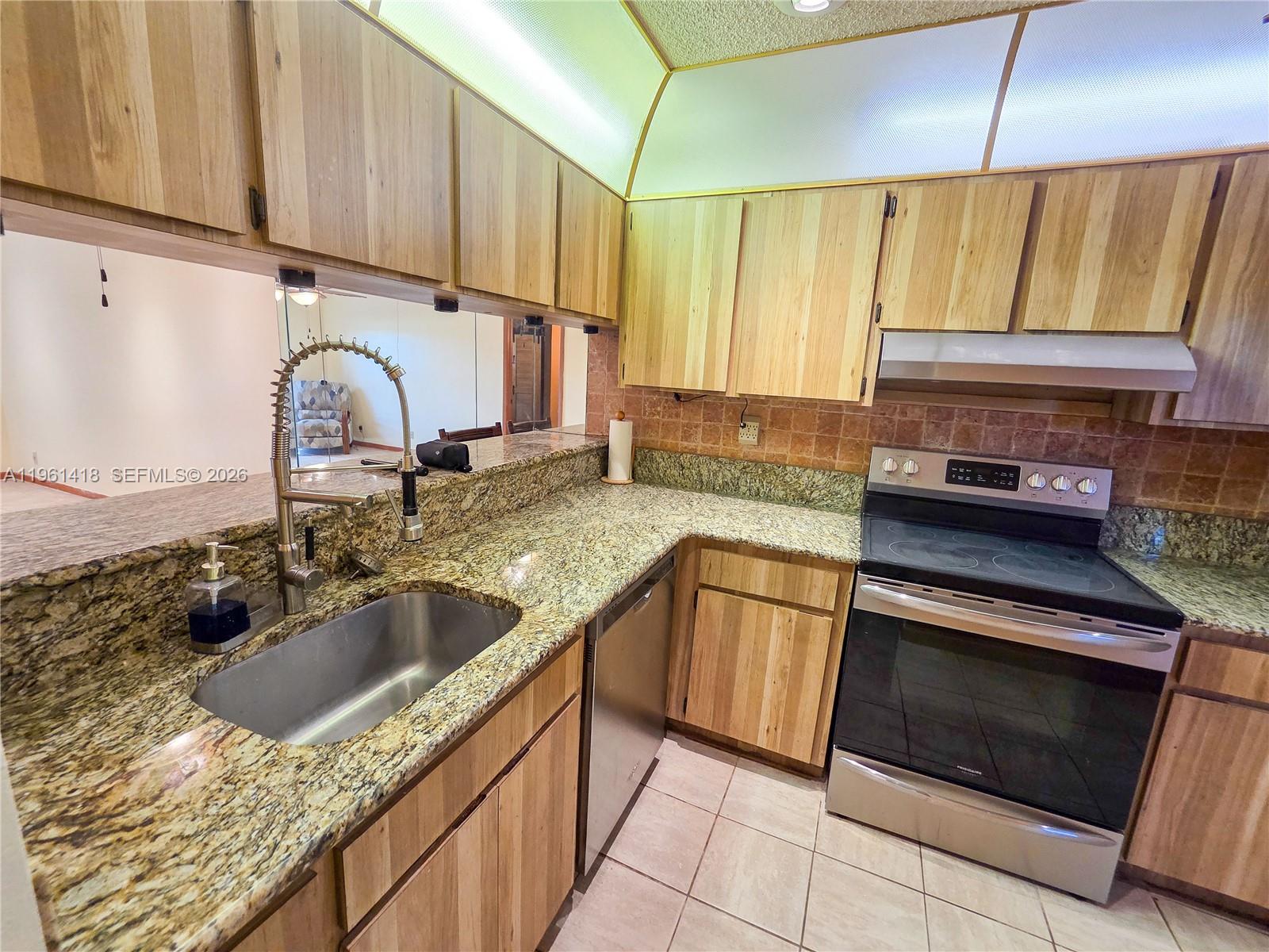 HEFTLER TOWNHOUSES AT RED - Residential