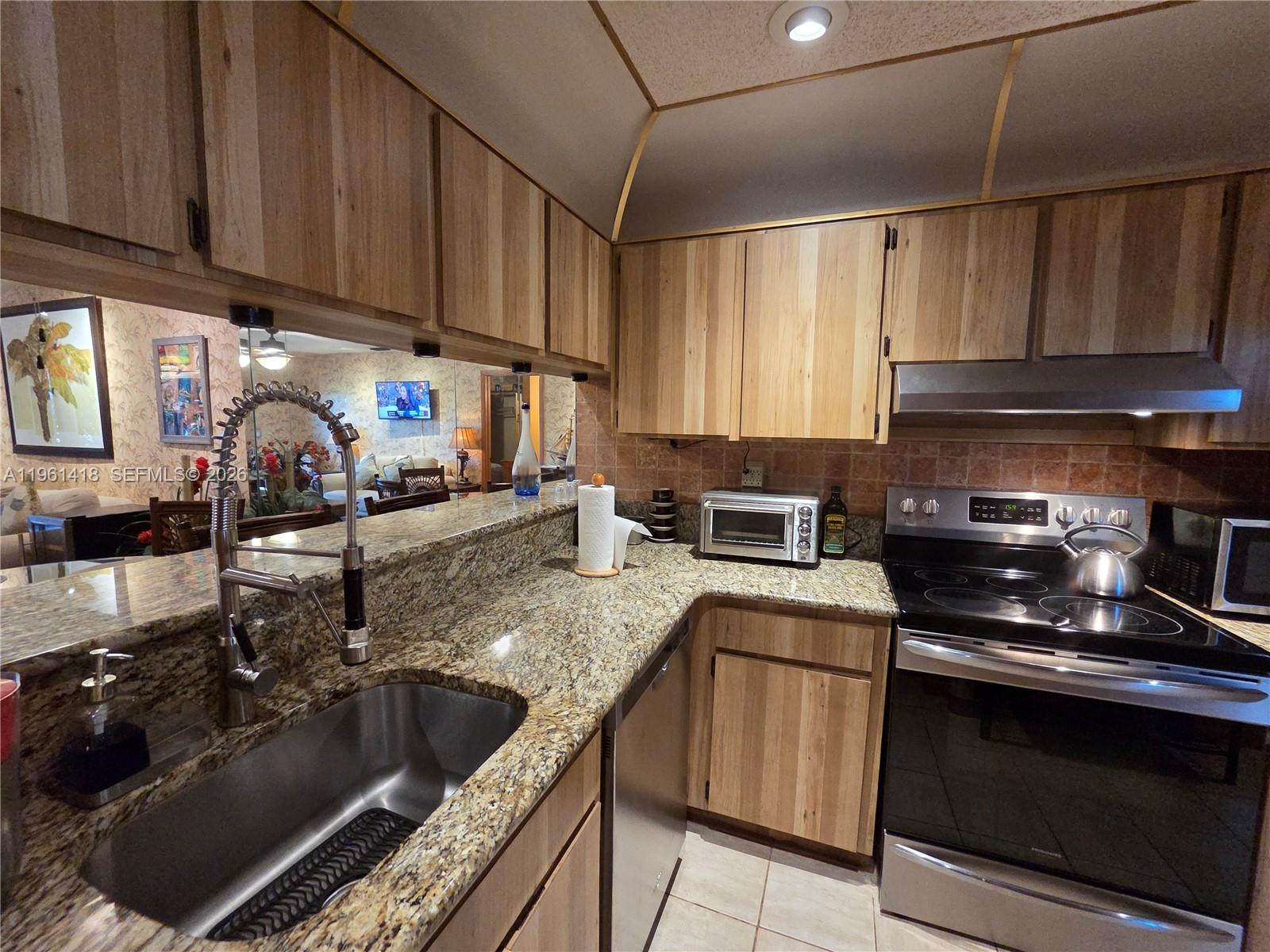 HEFTLER TOWNHOUSES AT RED - Residential