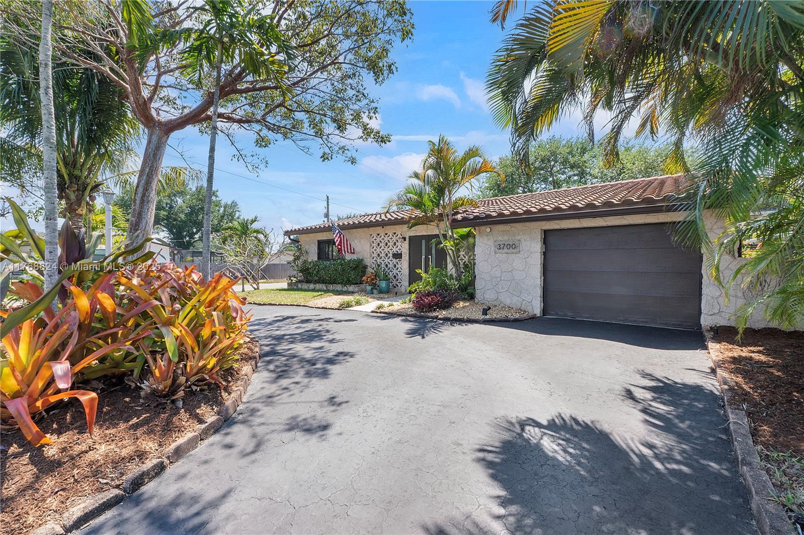 Property for Sale at 3700 W Park Rd, Hollywood, Broward County, Florida - Bedrooms: 3 
Bathrooms: 2  - $669,000