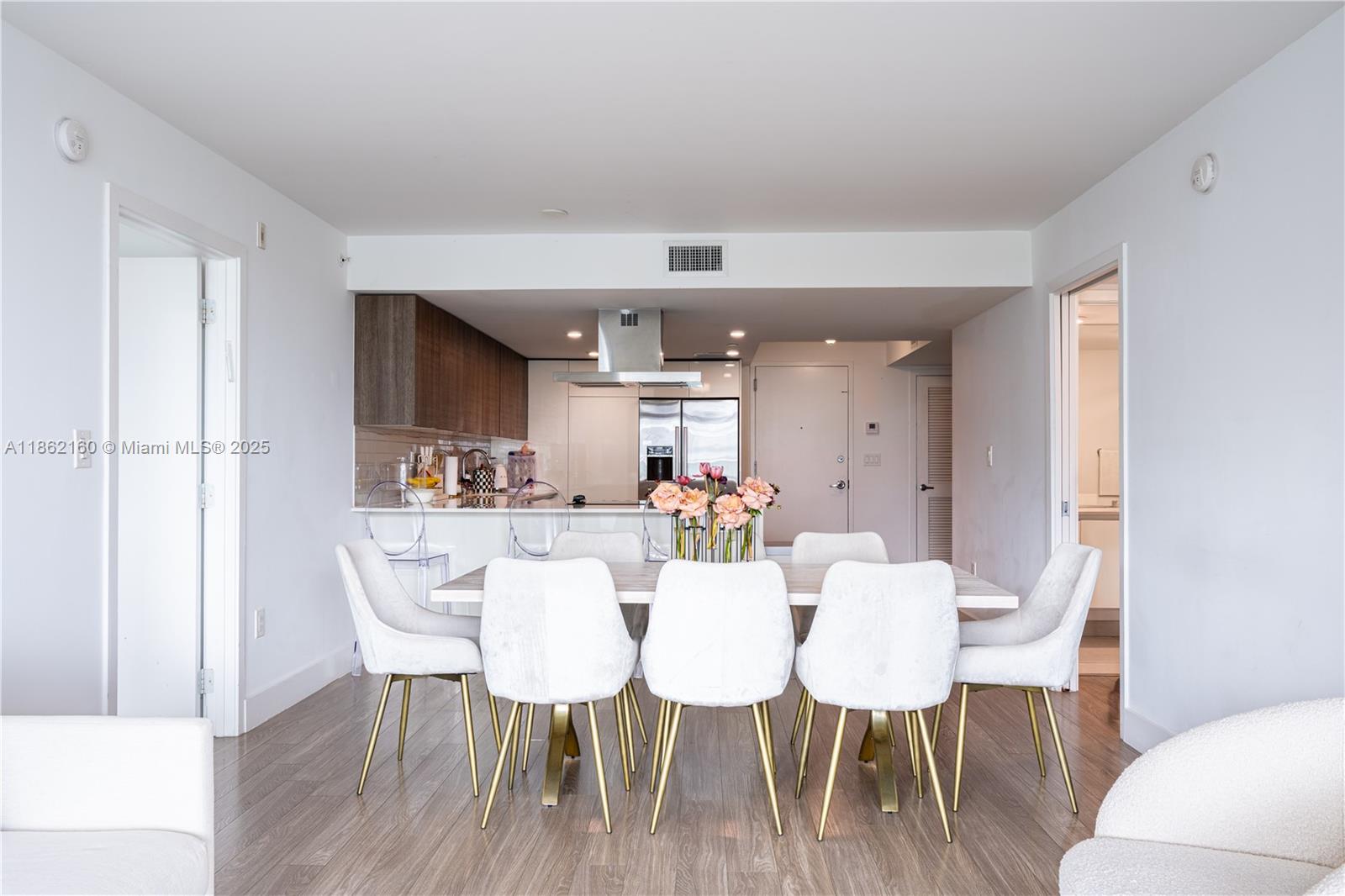 1025 92 St 706