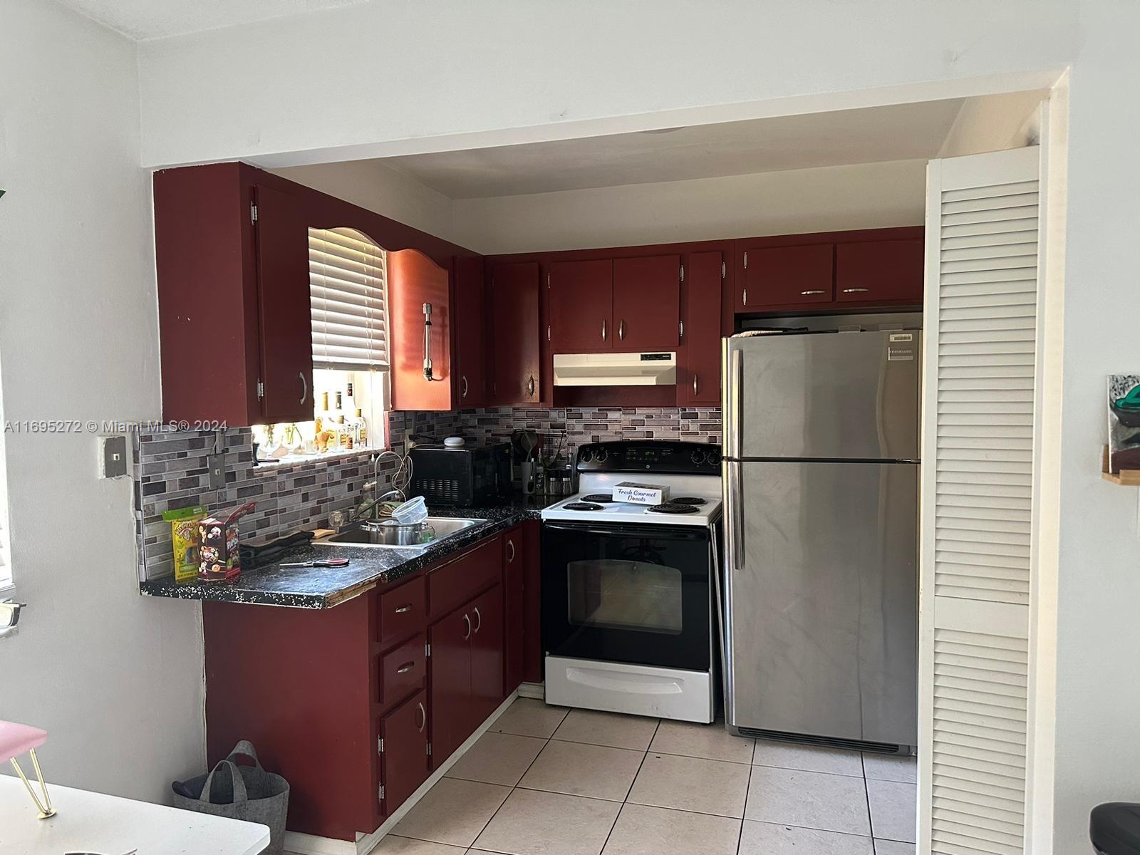 Rental Property at 2826 Van Buren St 18, Hollywood, Broward County, Florida - Bedrooms: 1 
Bathrooms: 1  - $1,600 MO.
