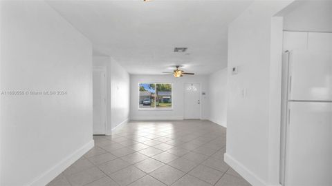 Single Family Residence in Tamarac FL 5610 49th Ave 7.jpg