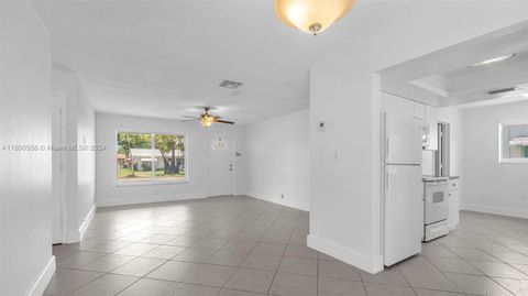 Single Family Residence in Tamarac FL 5610 49th Ave 5.jpg