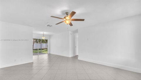 Single Family Residence in Tamarac FL 5610 49th Ave 4.jpg