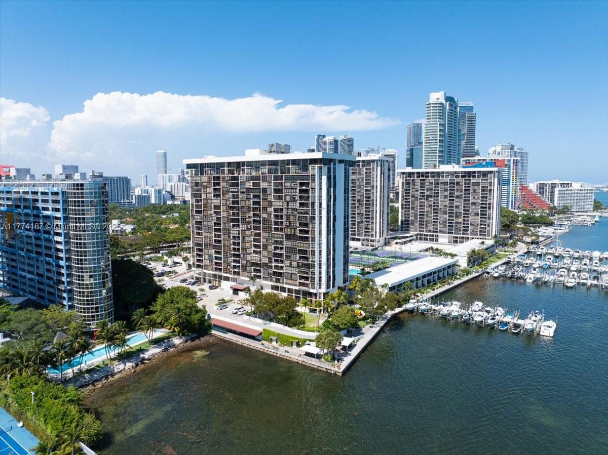 1925 Brickell Ave D610