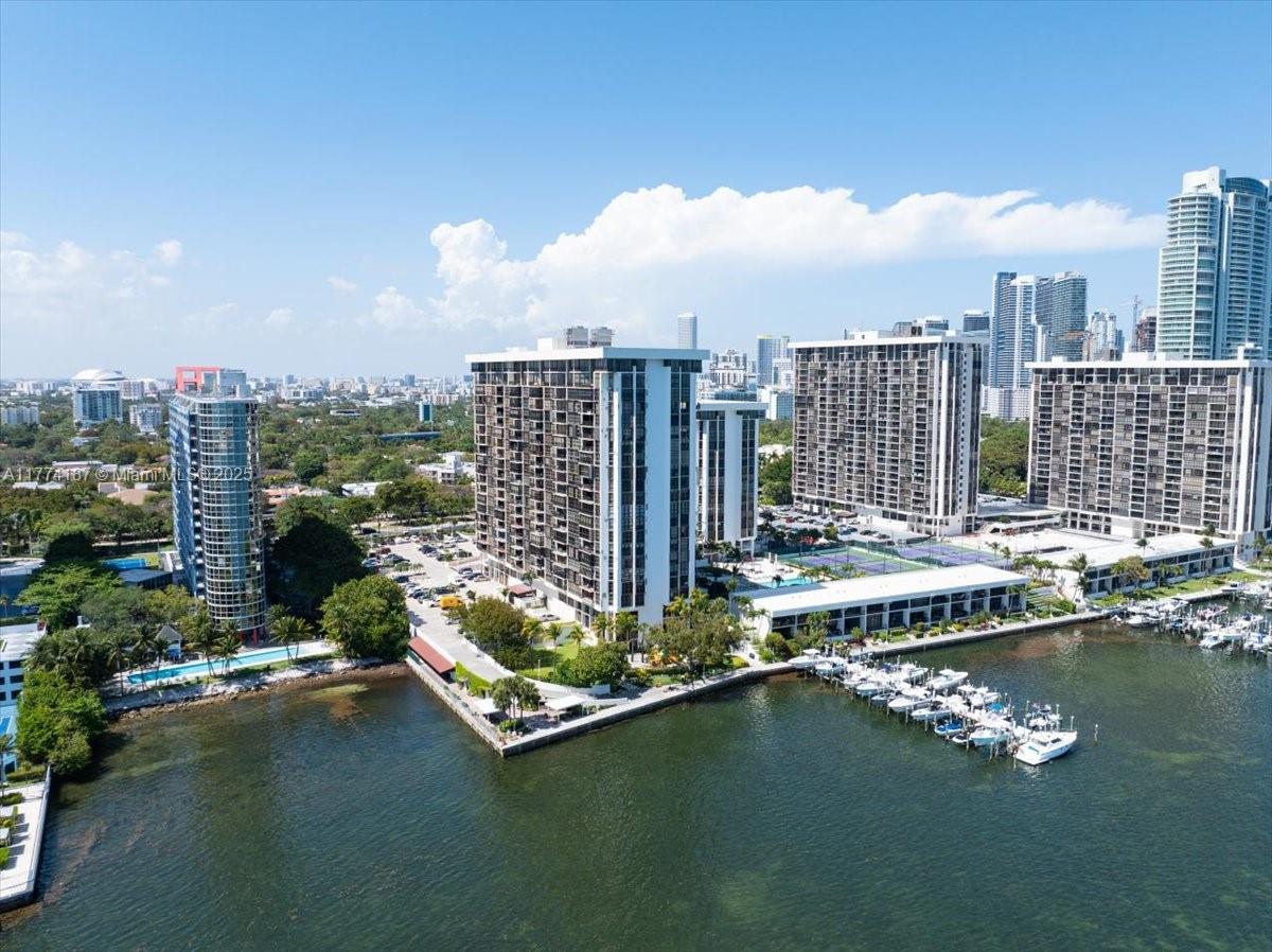 EXCLUSIVE 2 BED, 2 BATH SPACIOUS CONDO IN THE HEART OF BRICKELL!
This stunning residence offers unparalleled amenities, including a private marina with open bay access, a playground, an indoor kids' room, and a serene BBQ area by the water, boasting breathtaking views of Biscayne Bay and the city skyline. Enjoy a state-of-the-art gym, spa, 6 tennis courts, 2 swimming pools, and a jacuzzi! Additional conveniences include an on-site convenience store, dry cleaning service, dedicated maintenance team, and a charming café. The condominium has reserves for financing, and there is no special assessment