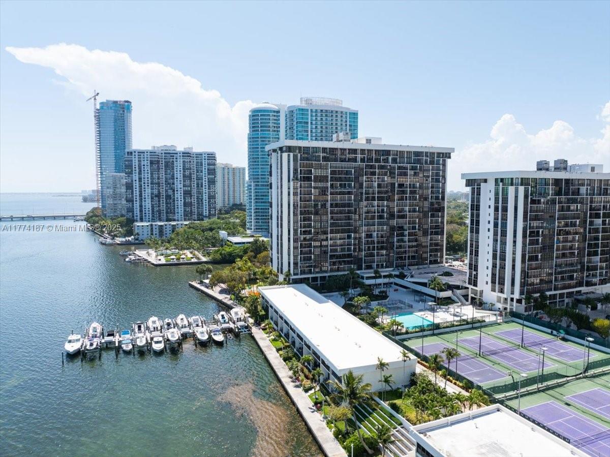 1925 Brickell Ave D610
