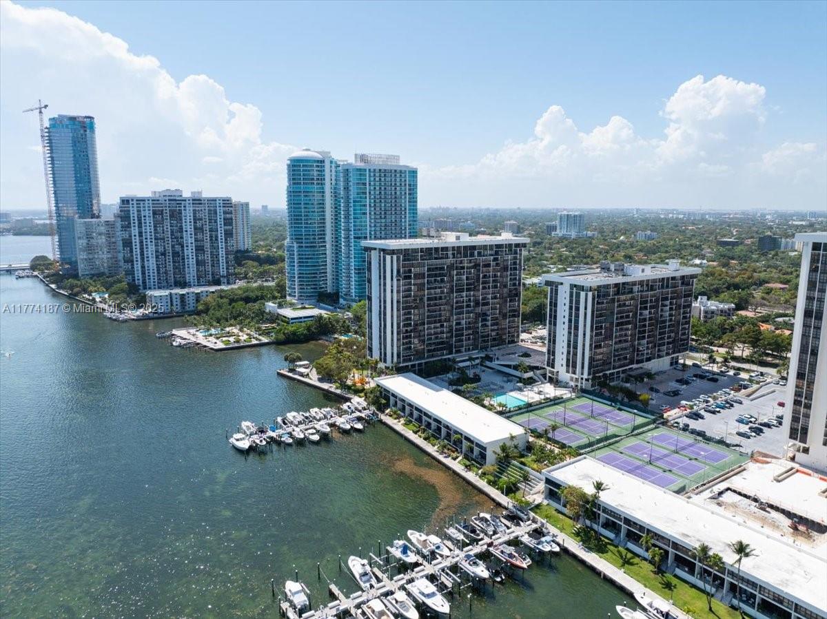 1925 Brickell Ave D610