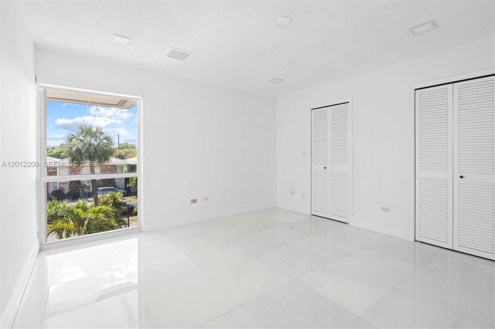 COUNTRY CLUB OF MIAMI - Residential