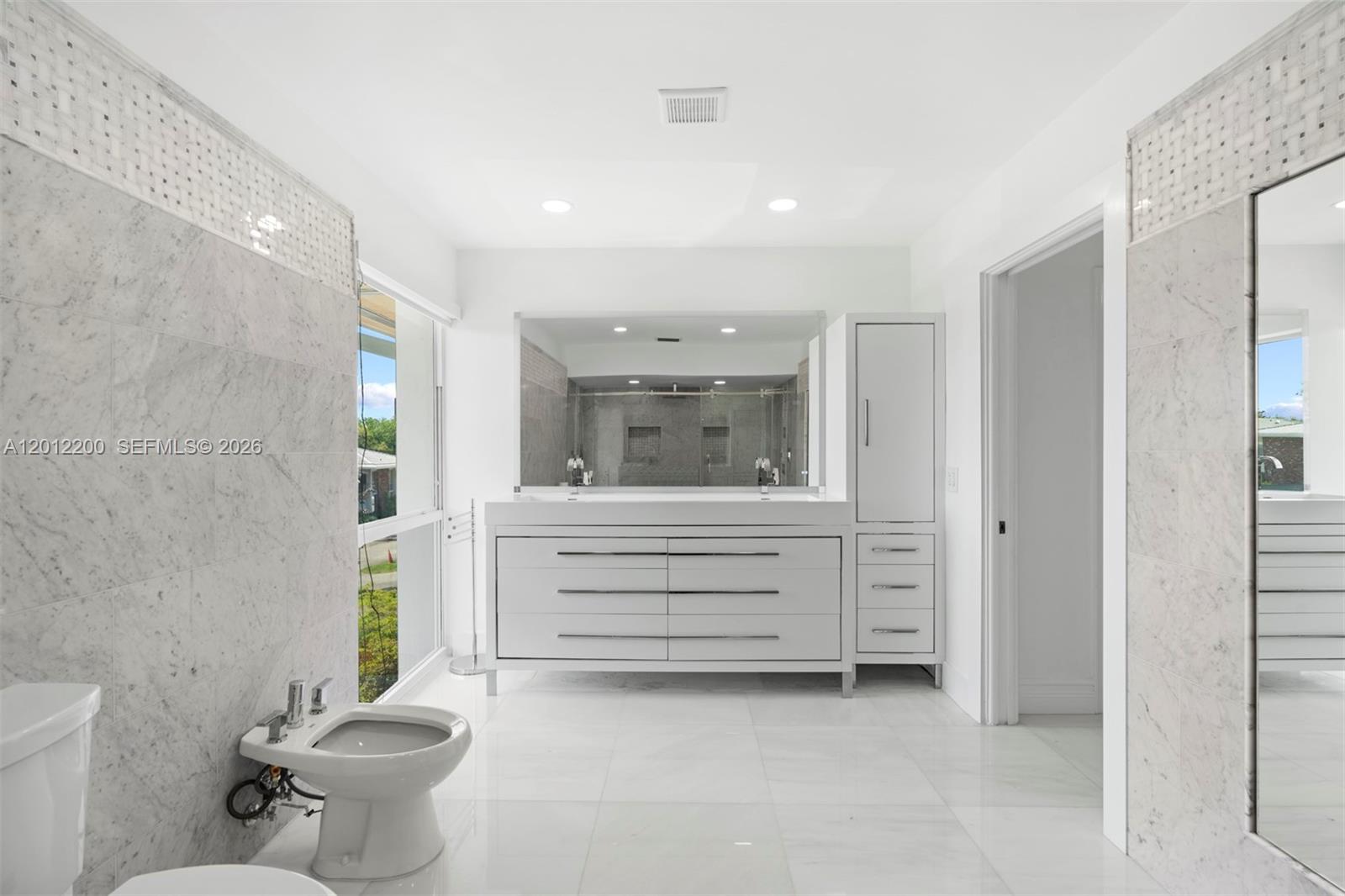 COUNTRY CLUB OF MIAMI - Residential