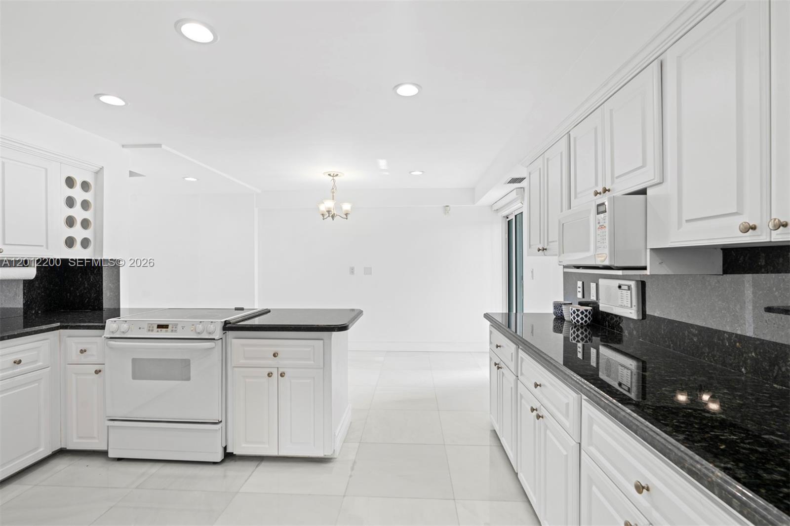 COUNTRY CLUB OF MIAMI - Residential