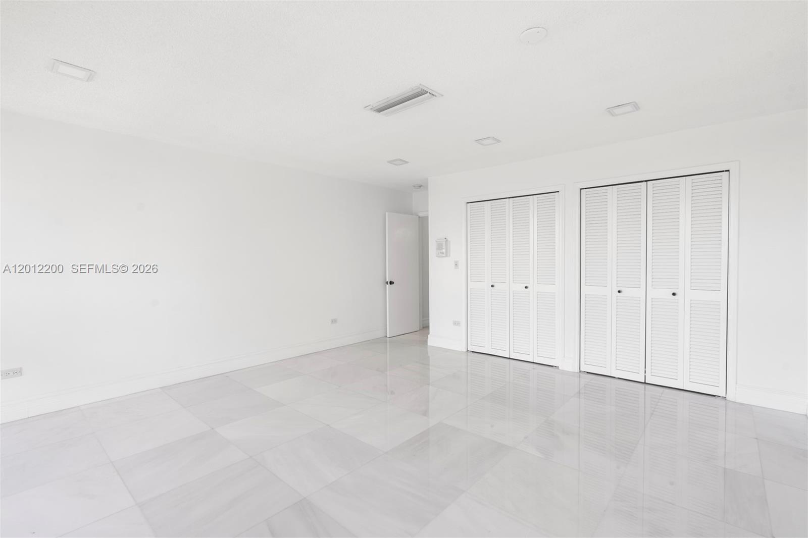COUNTRY CLUB OF MIAMI - Residential