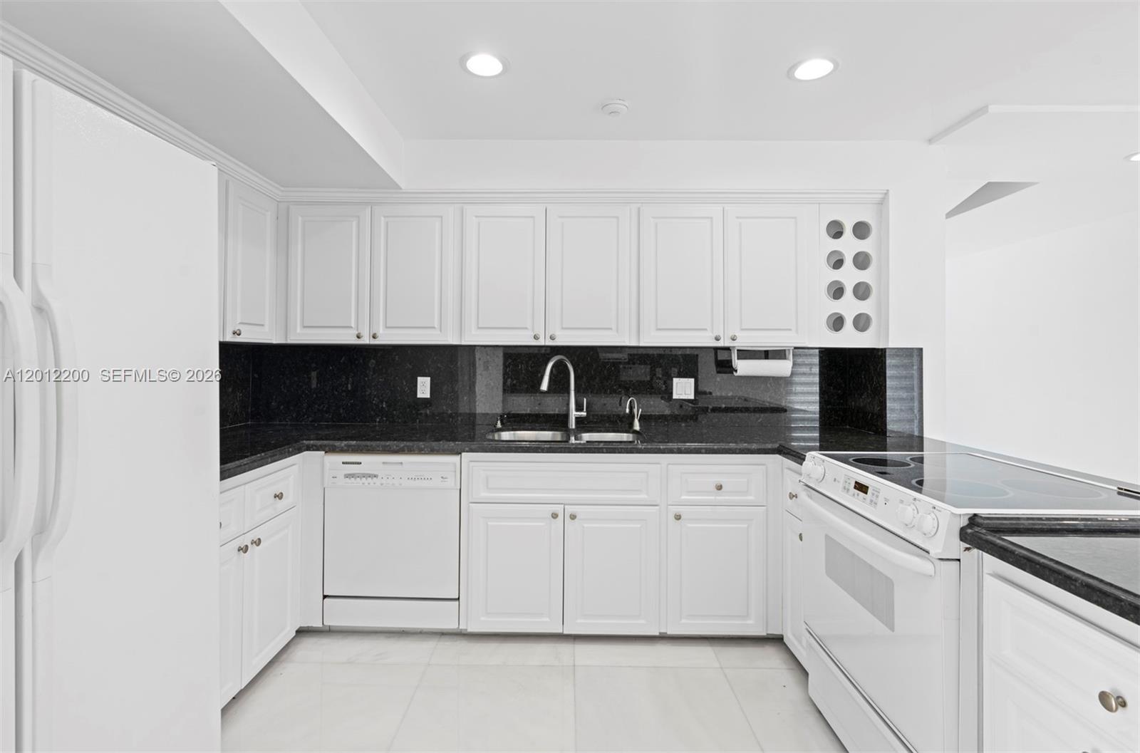 COUNTRY CLUB OF MIAMI - Residential
