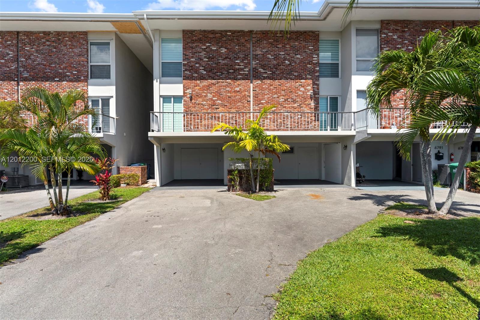 COUNTRY CLUB OF MIAMI - Residential