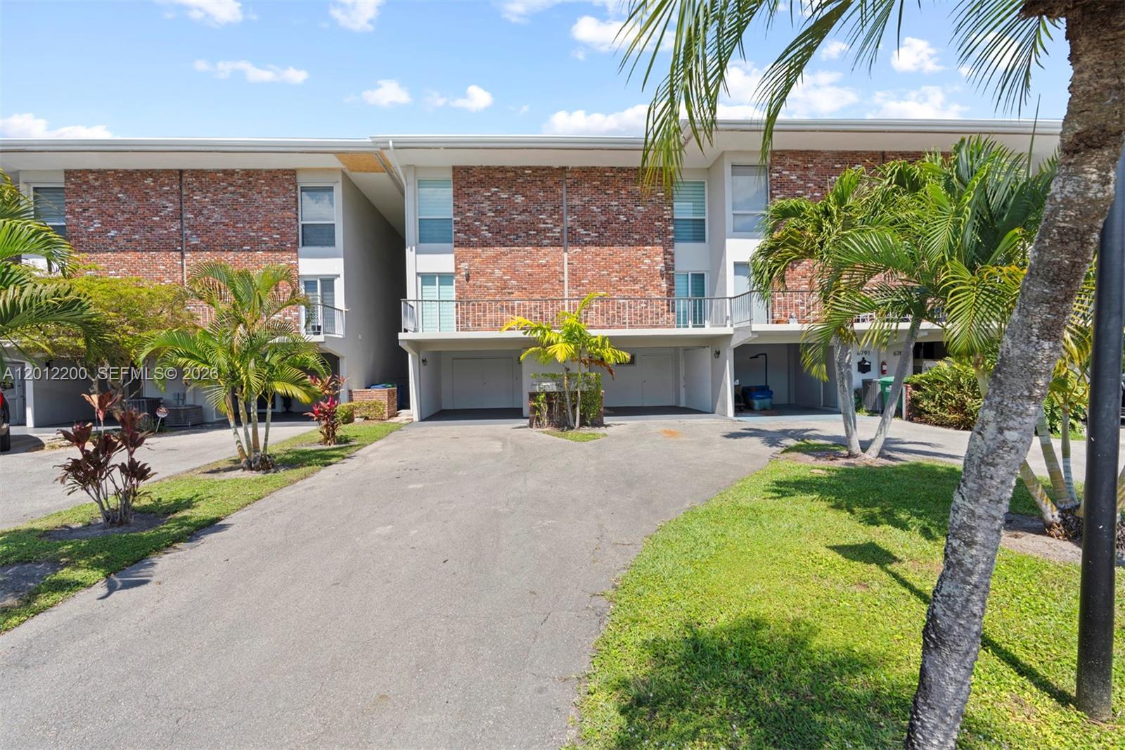 COUNTRY CLUB OF MIAMI - Residential