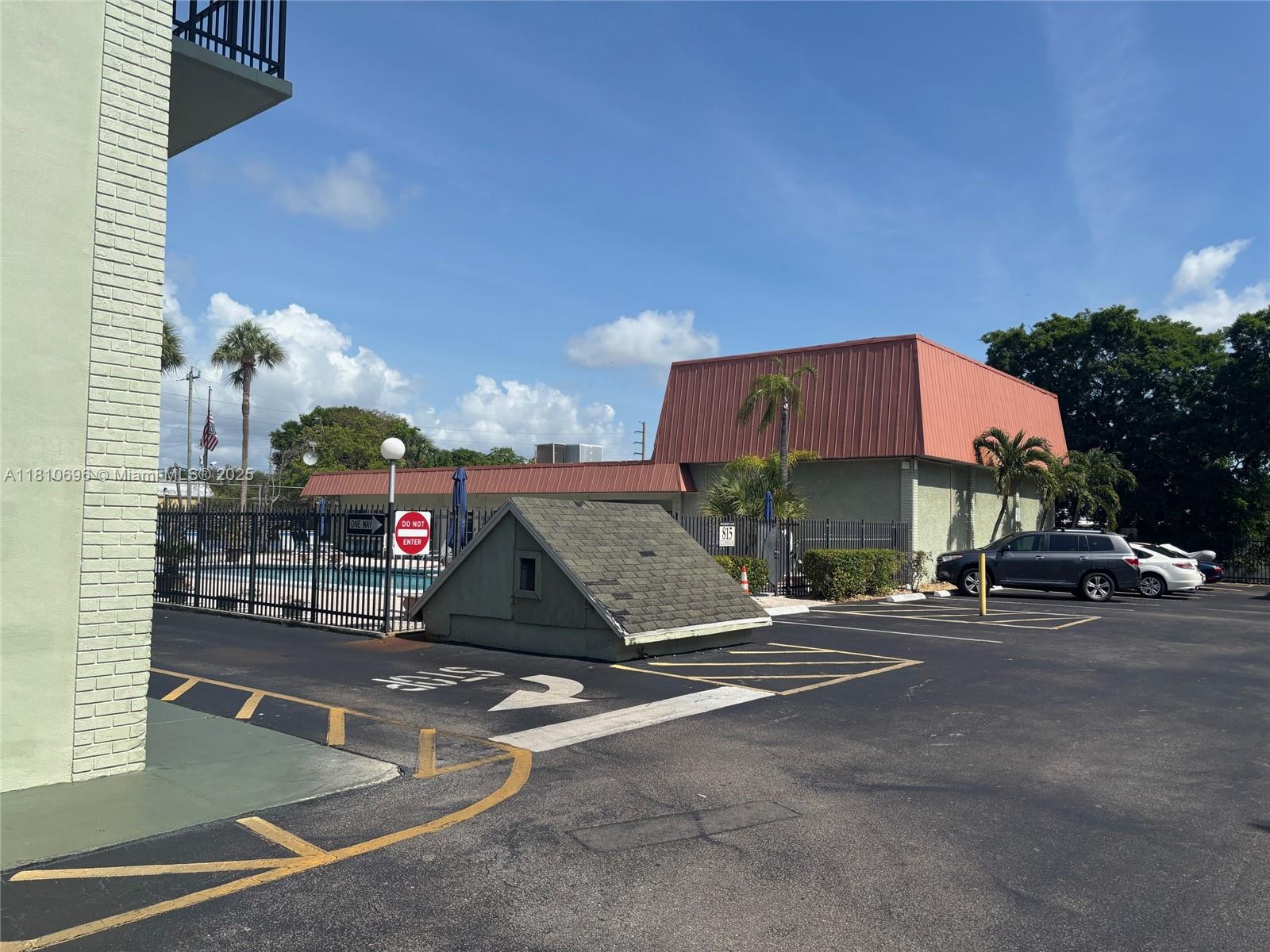 RACQUET CLUB - Residential