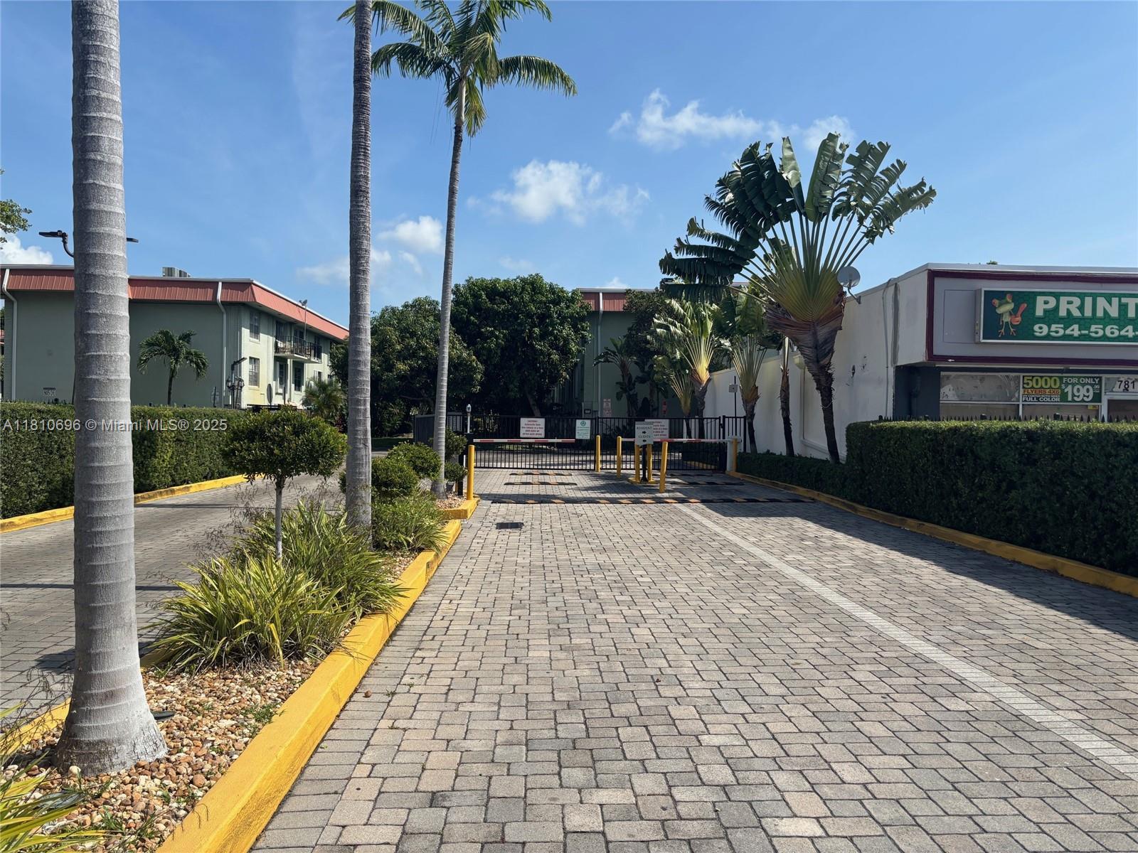 RACQUET CLUB - Residential