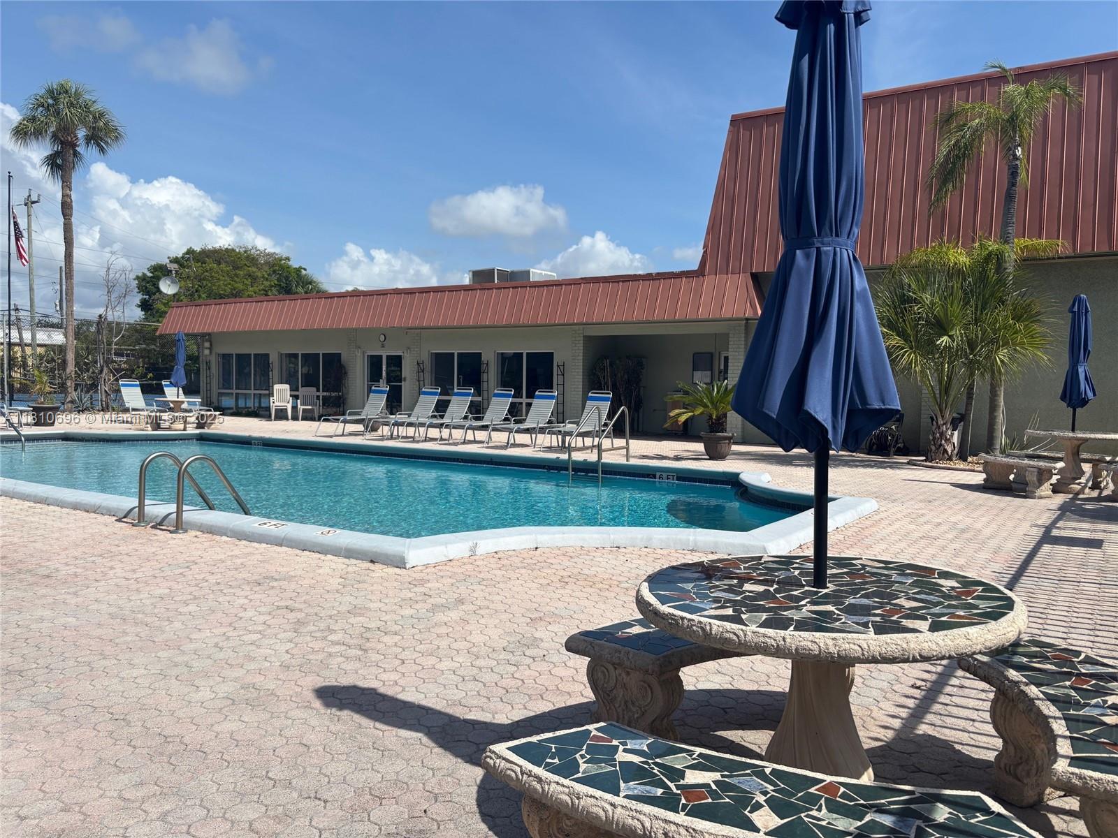 RACQUET CLUB - Residential