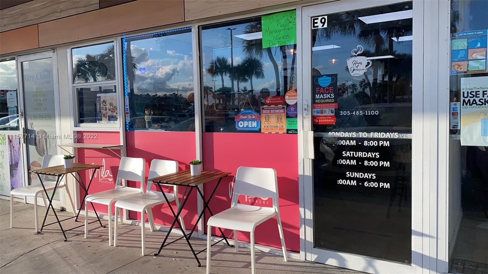 Great business Opportunity to Own a Bakery in an excellent location. Very Busy Shopping Mall. SELLER MOTIVATED. Loyal customer base from surrounding area. Currently Serving breakfast and lunch and it also has the opportunity to expand to catering business to the local city office buildings. Great take out and Delivery area. PLEASE DO NOT DISTURB EMPLOYEES. Text listing agent for more info