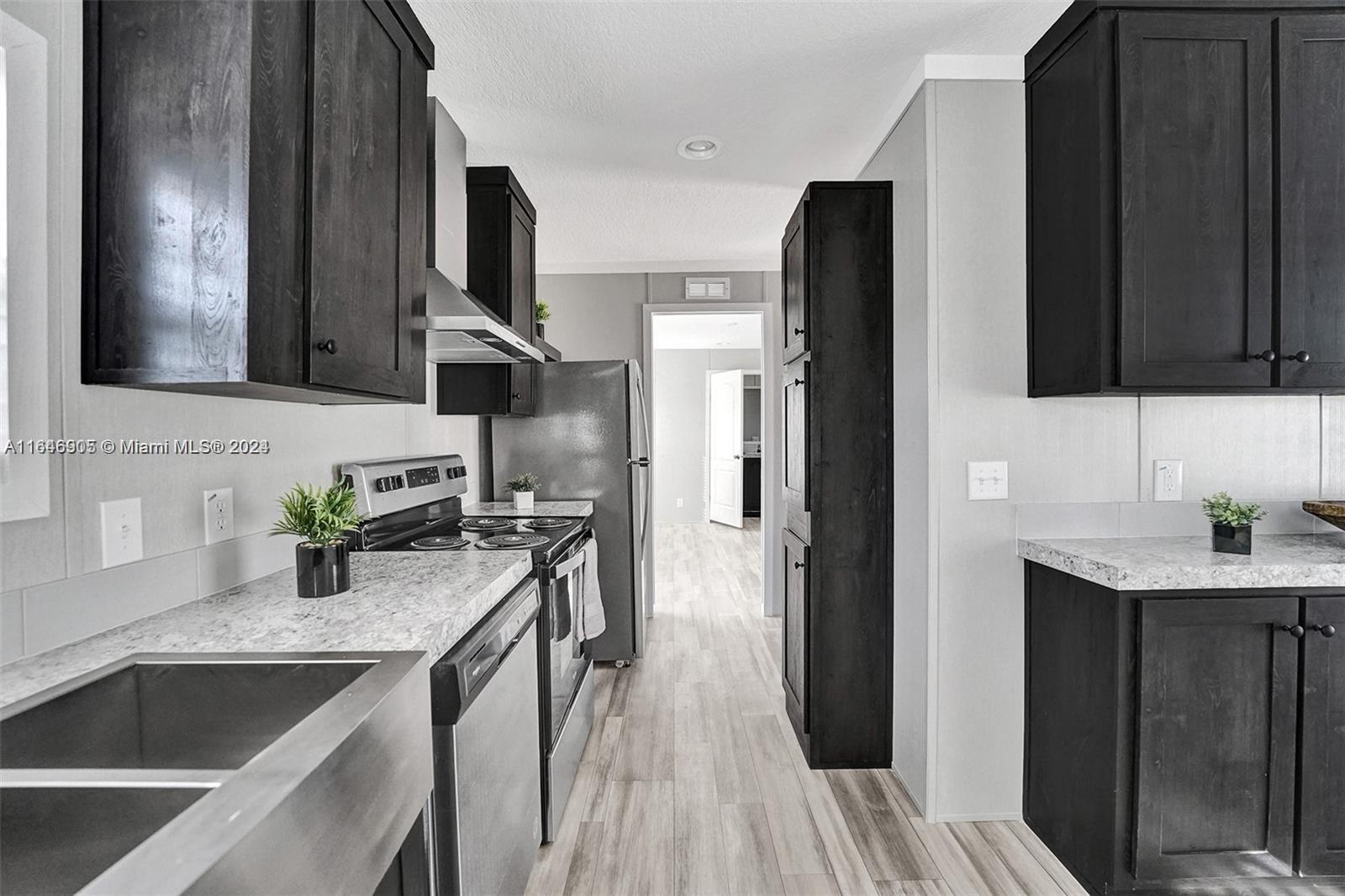 Dania Beach, Florida 33312, United States, 2 Bedrooms Bedrooms, ,2 BathroomsBathrooms,Residential,Pending,46290