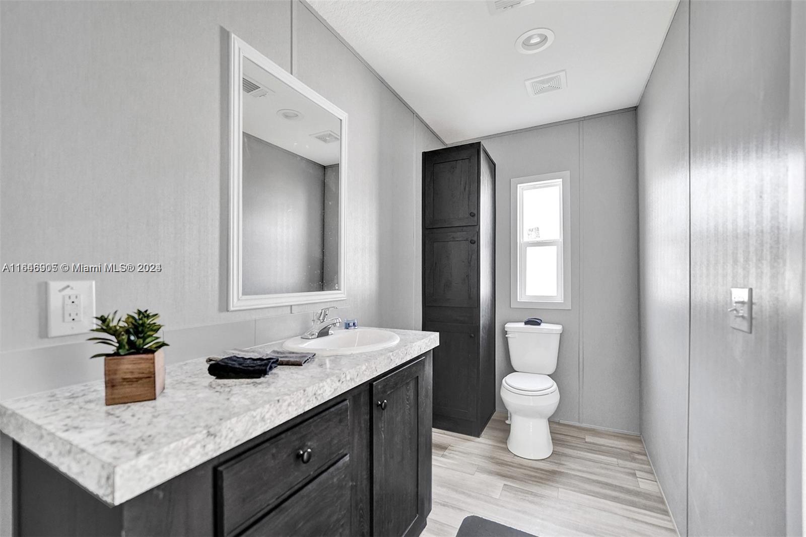 Dania Beach, Florida 33312, United States, 2 Bedrooms Bedrooms, ,2 BathroomsBathrooms,Residential,Pending,46290