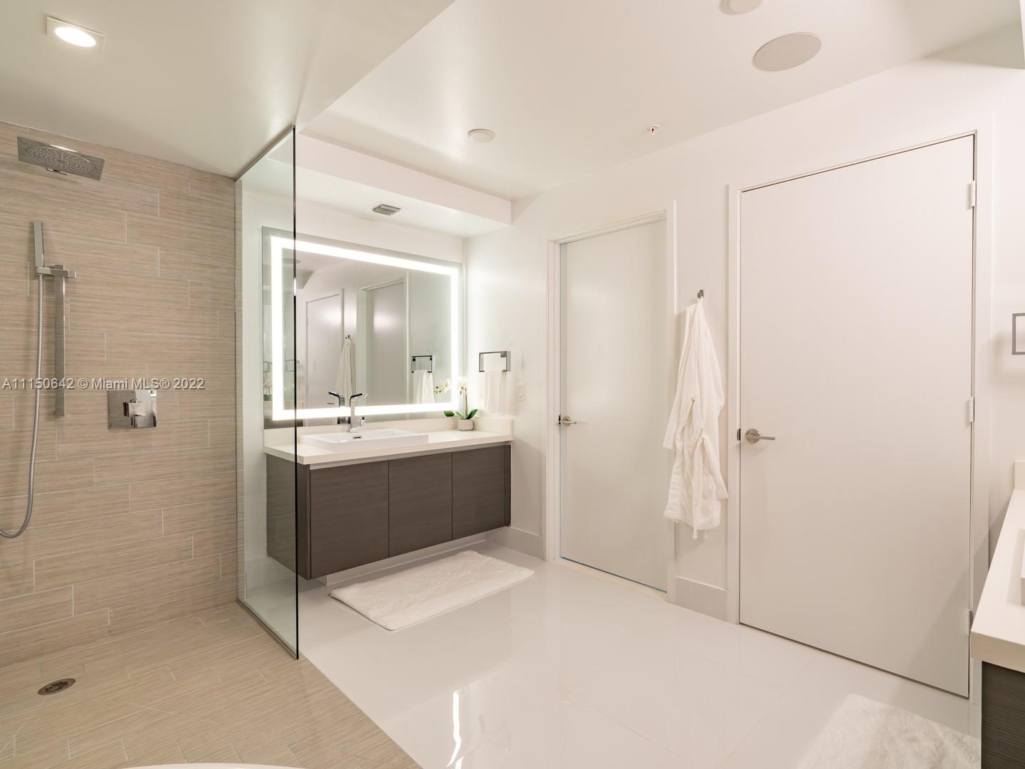 PARQUE TOWERS CONDO - Residential