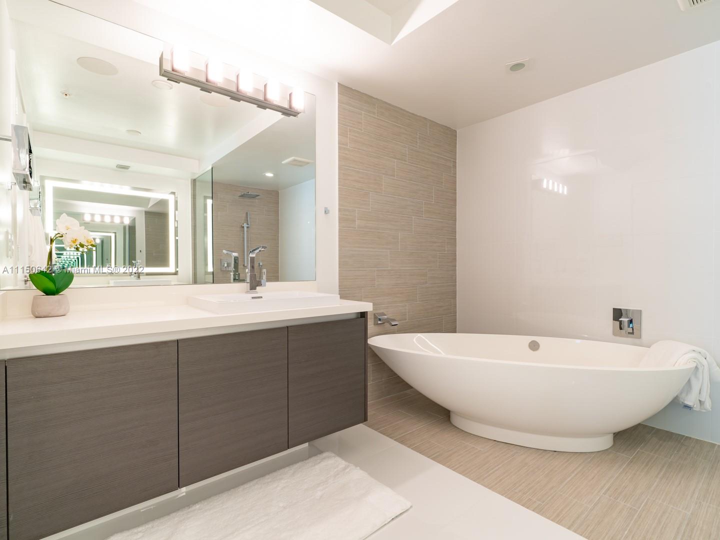 PARQUE TOWERS CONDO - Residential