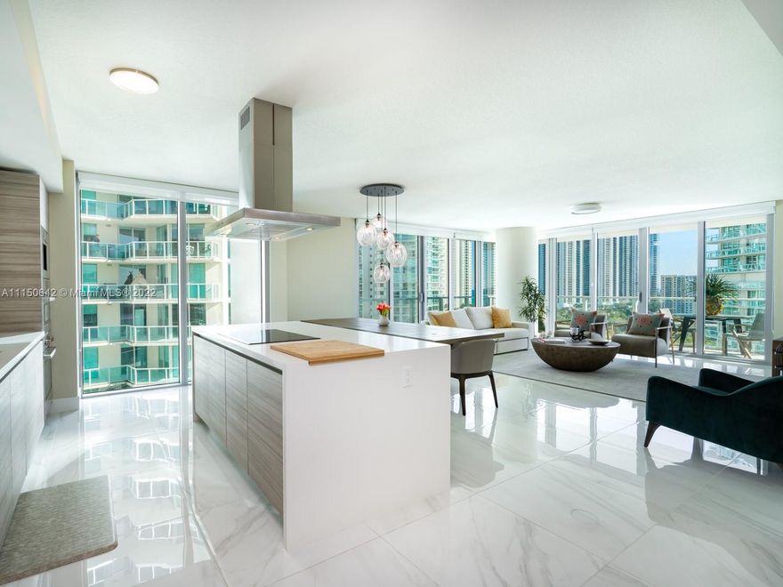 CORNER UNIT, FULLY FURNISHED, 3 BEDROOMS, 3.5 BATHS. AMAZING BAY/OCEAN VIEWS! PARQUE TOWERS' 5 STAR AMENITIES INCLUDE A BEACH CLUB, CONCIERGE SERVICES, 4 SWIMMING POOLS, SPA, MOVIE THEATER, EXERCISE ROOM, KIDS' CLUB & HOTEL SUITE FOR GUESTS.