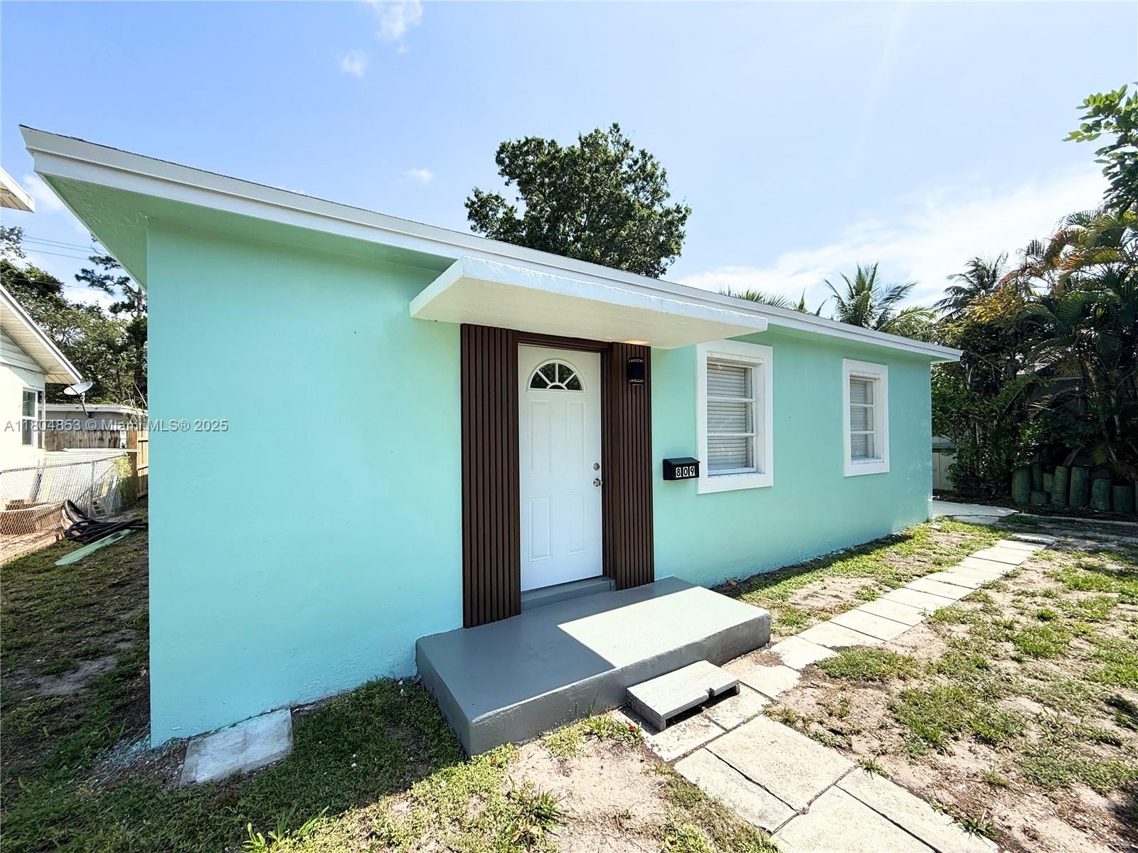 Photo 1 of 809 Sw 17th St 1, Fort Lauderdale, Florida, $3,500, Web #: 11804853