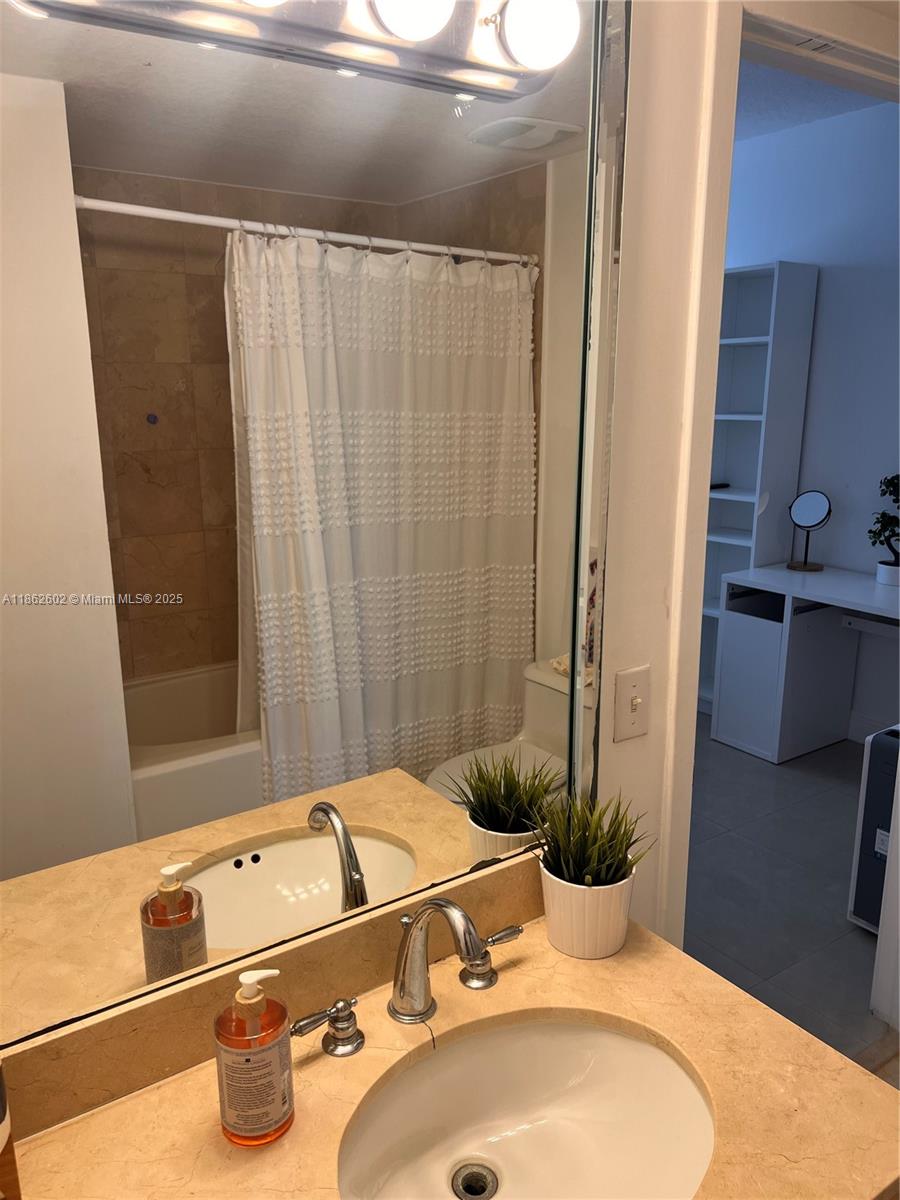 THE SAIL CONDO - Residential