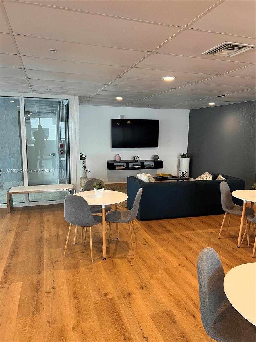 THE SAIL CONDO - Residential