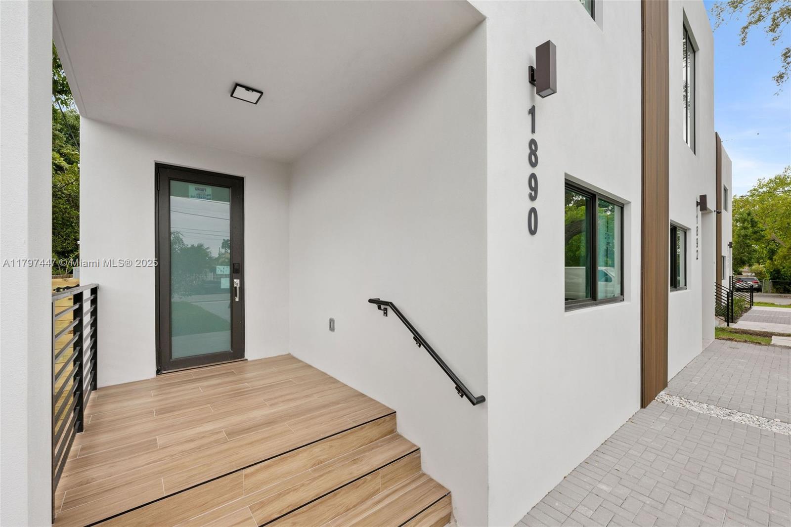 1898 NW 26th St