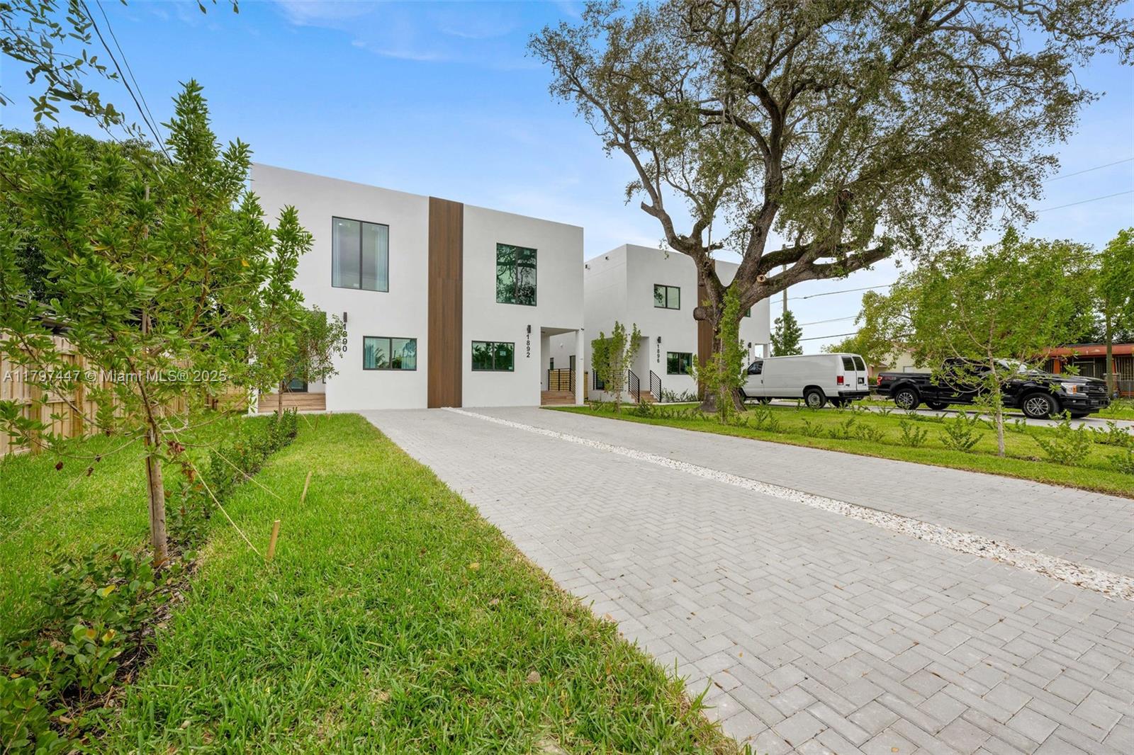 1898 NW 26th St