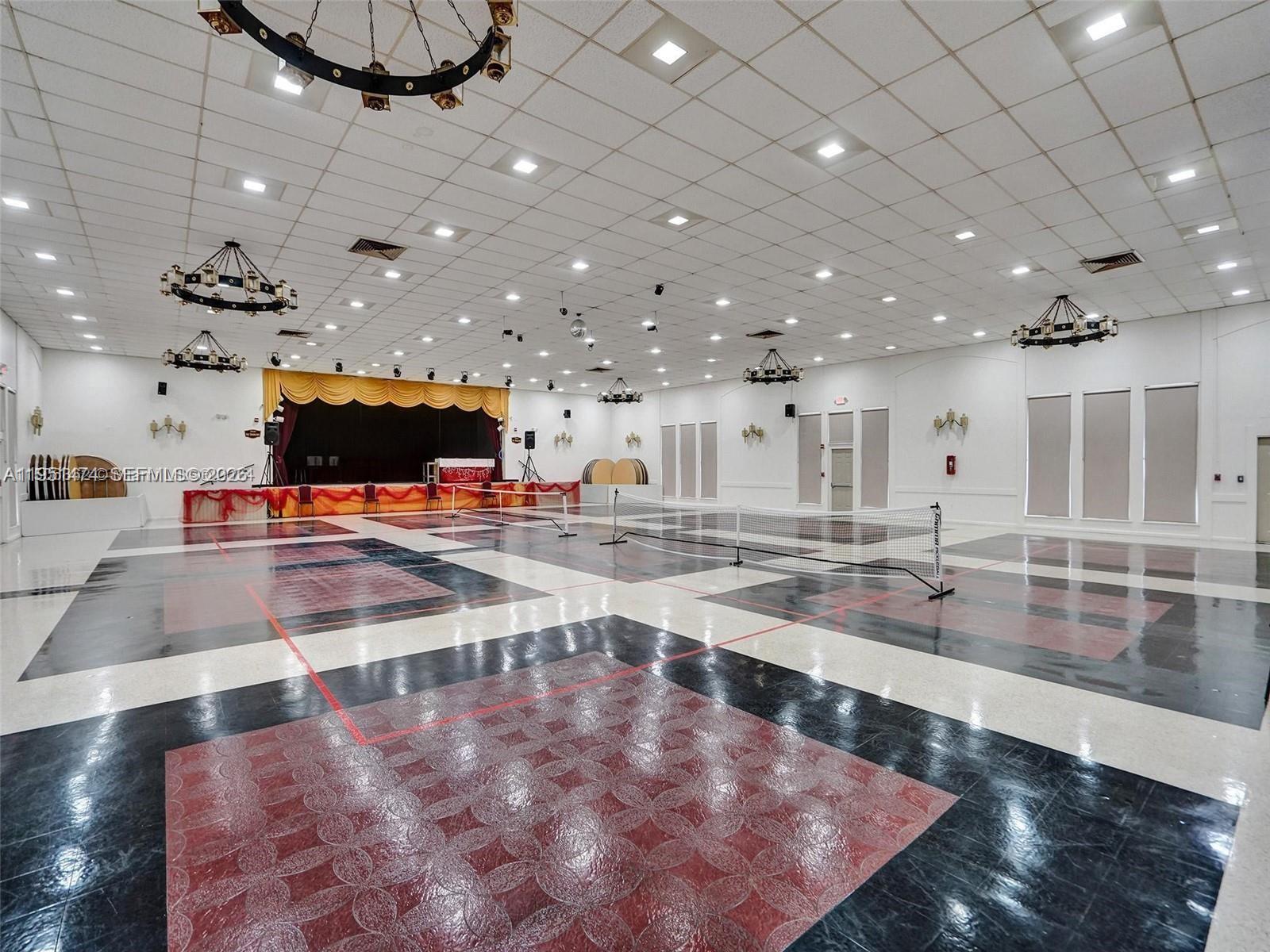 LAUDERDALE OAKS CONDO I - Residential