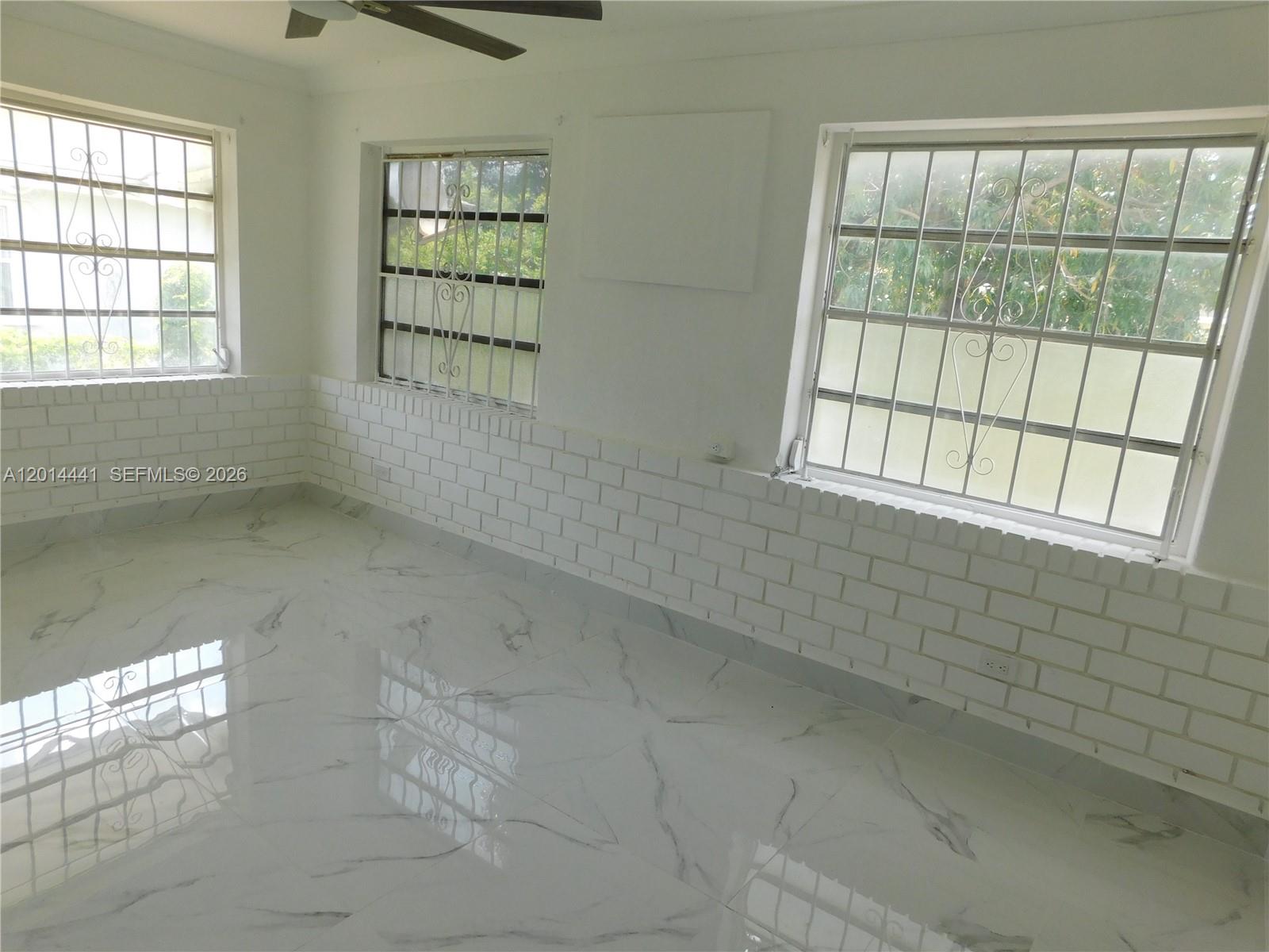 GORRAY PARK - Residential Lease