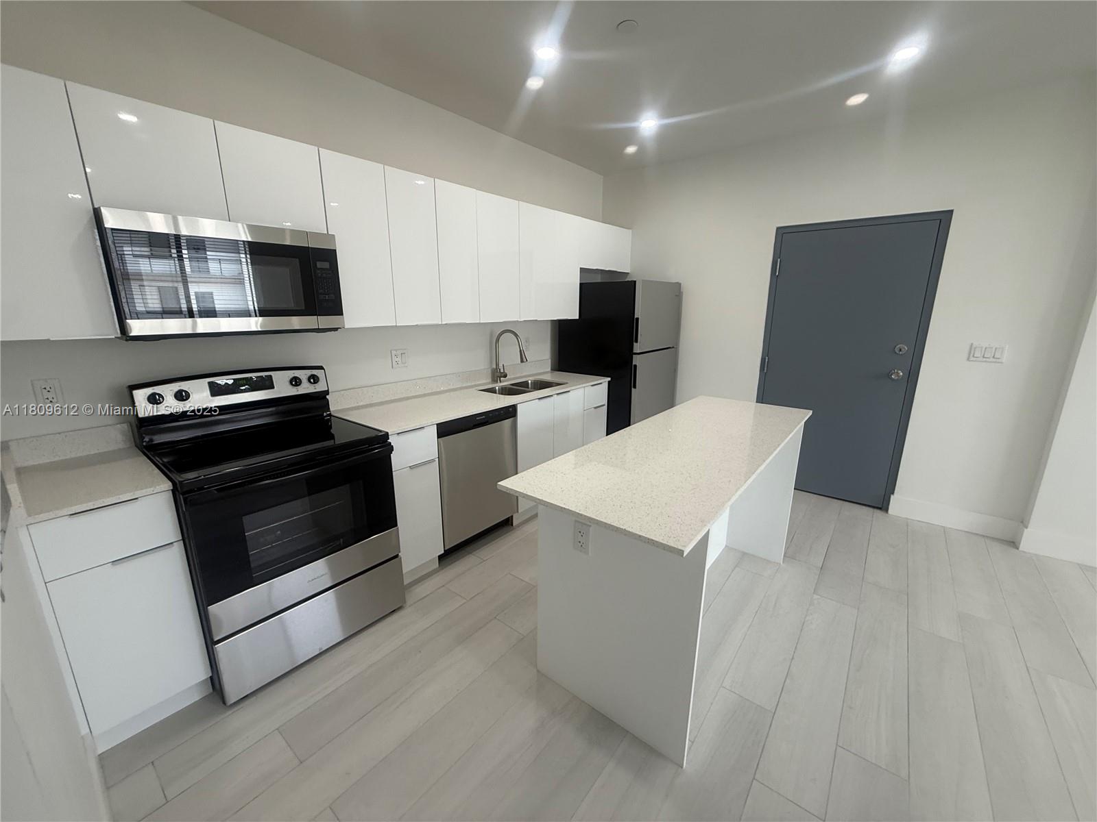 879 E 24th St 403