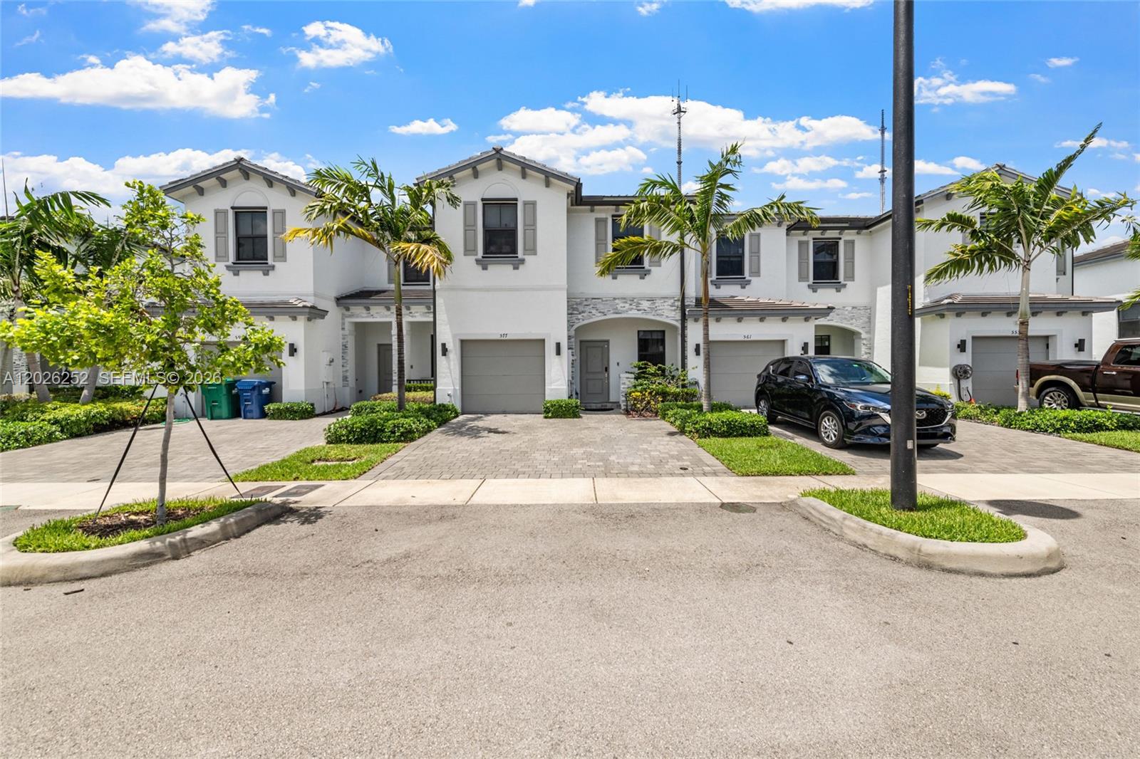 VISTA LAGO - Residential