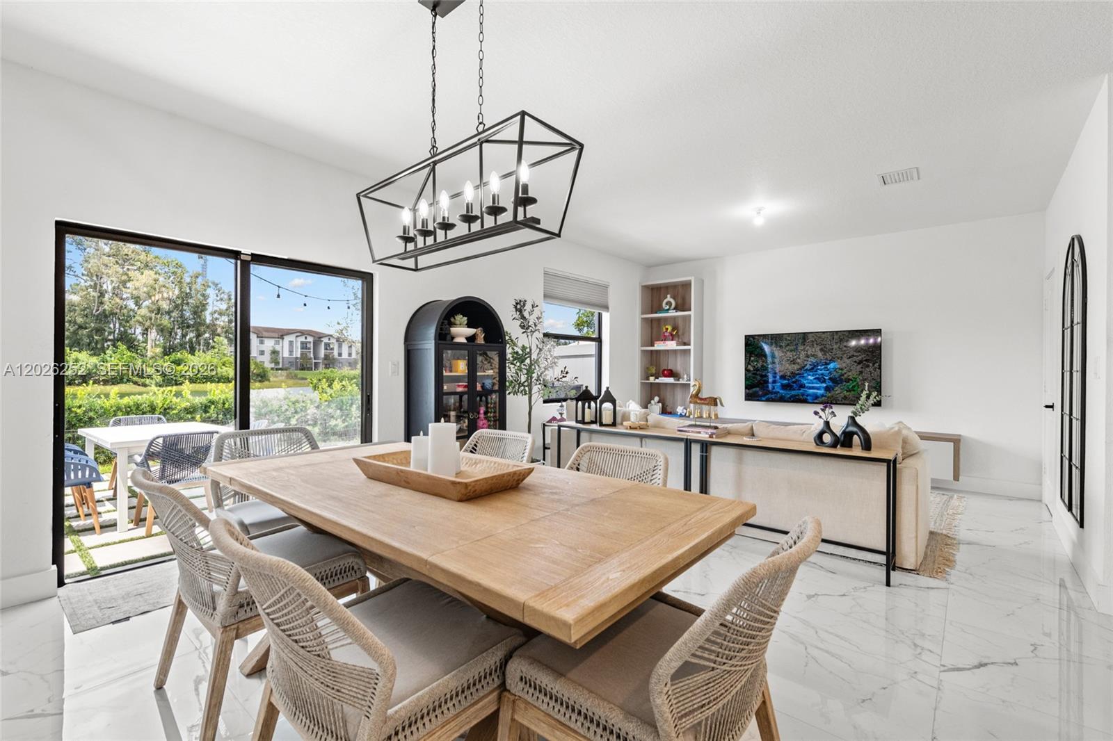 VISTA LAGO - Residential