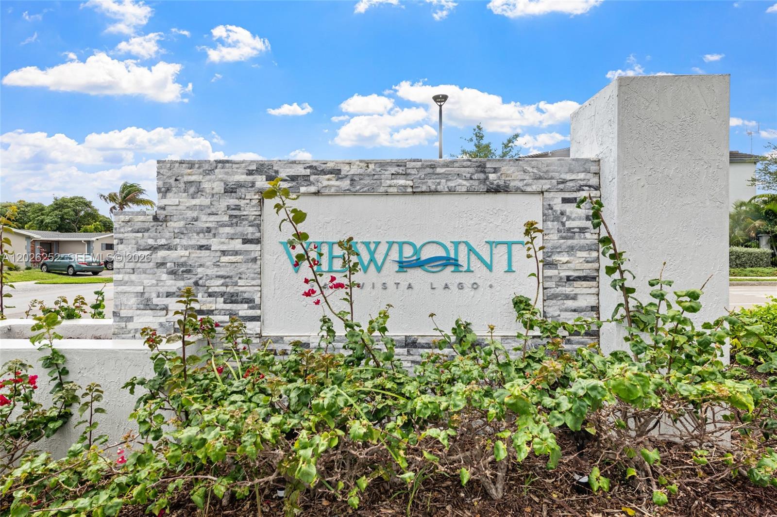VISTA LAGO - Residential