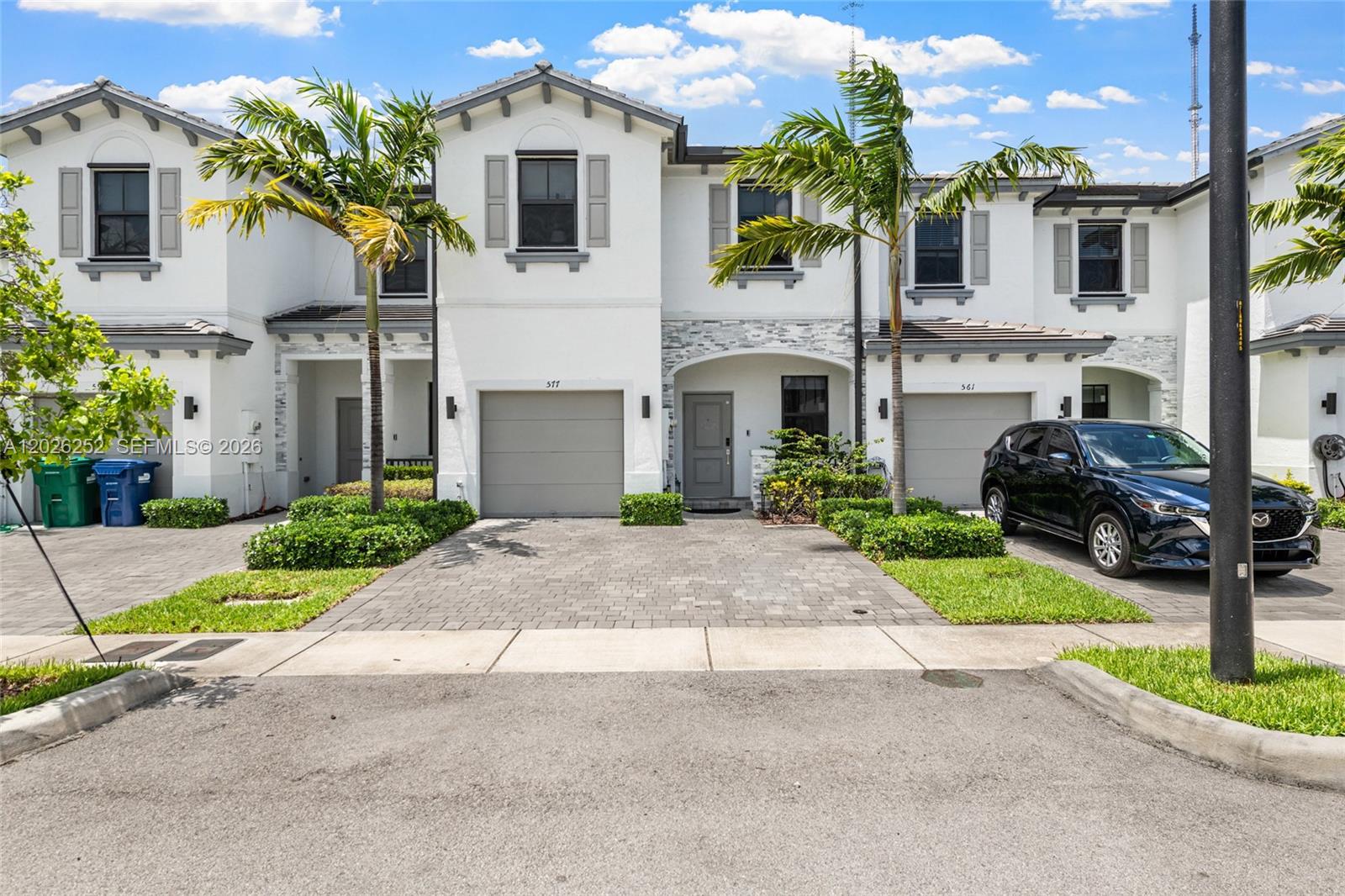 VISTA LAGO - Residential