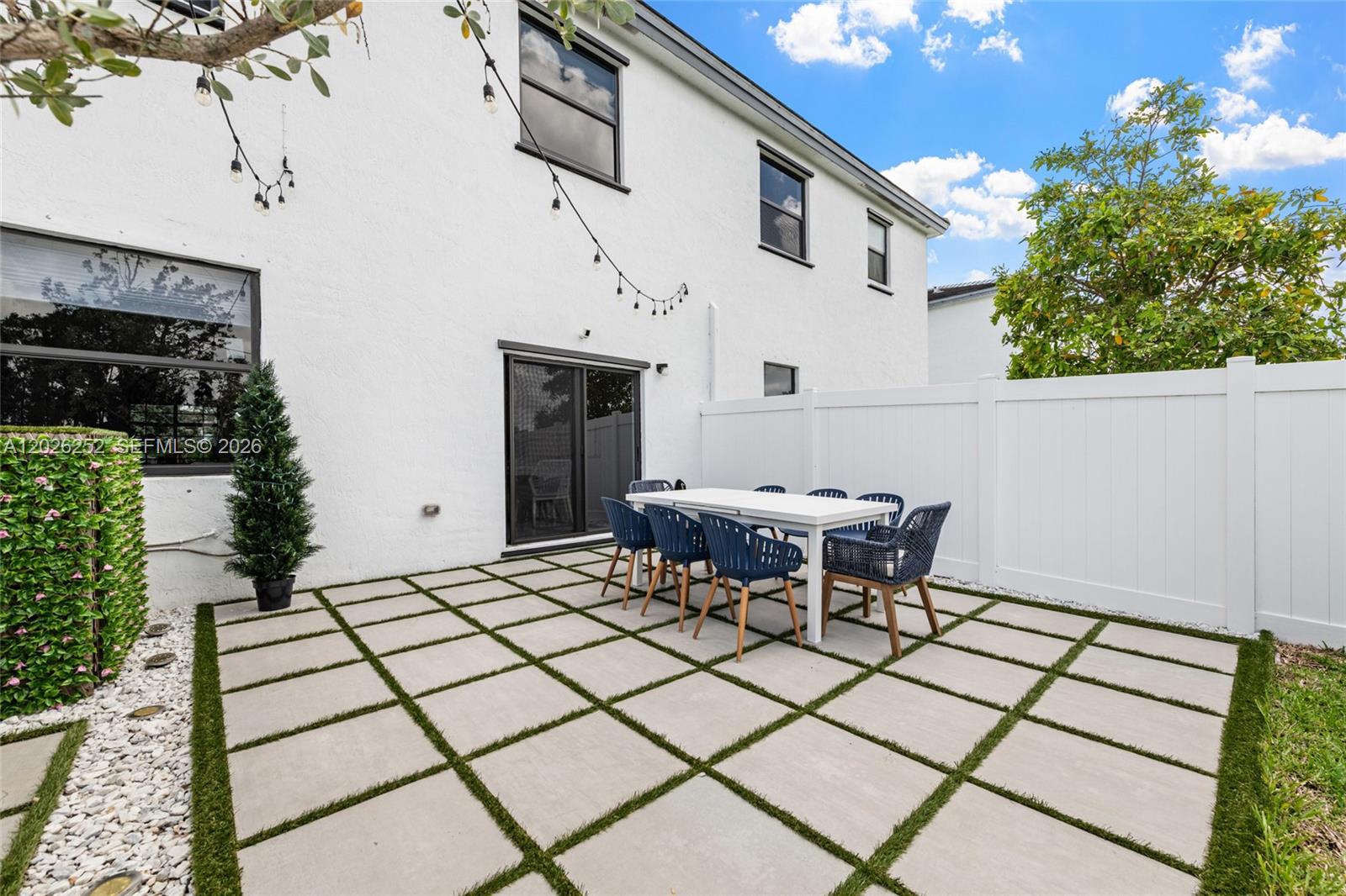 VISTA LAGO - Residential