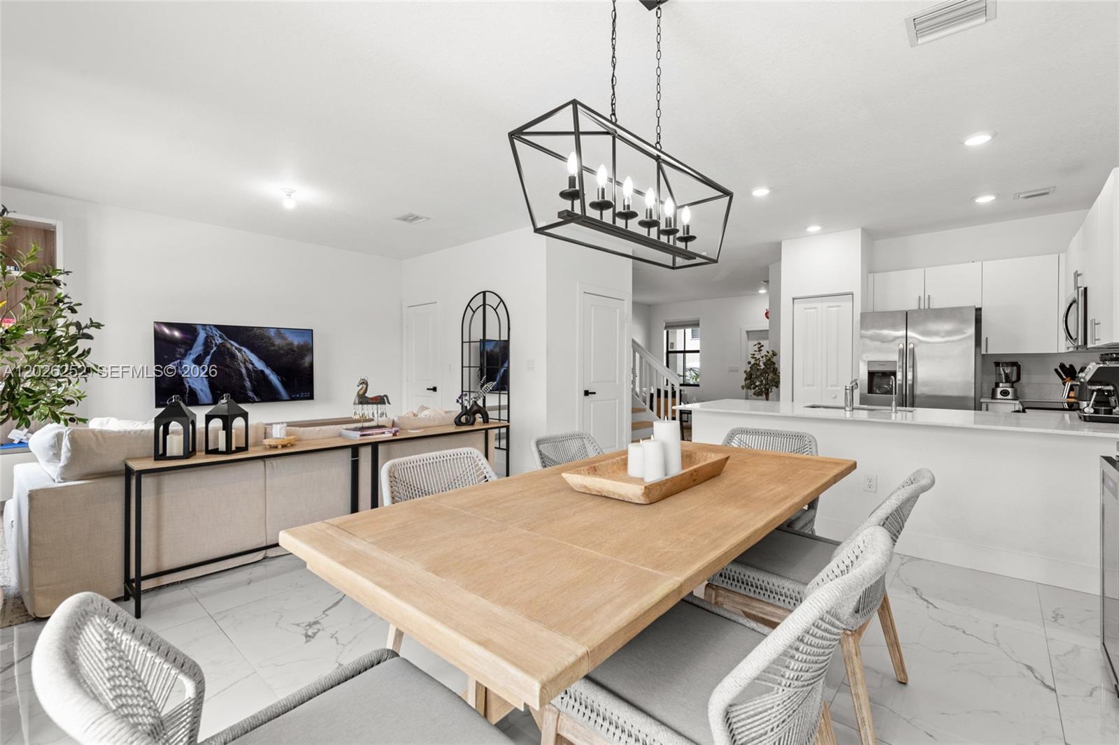 VISTA LAGO - Residential