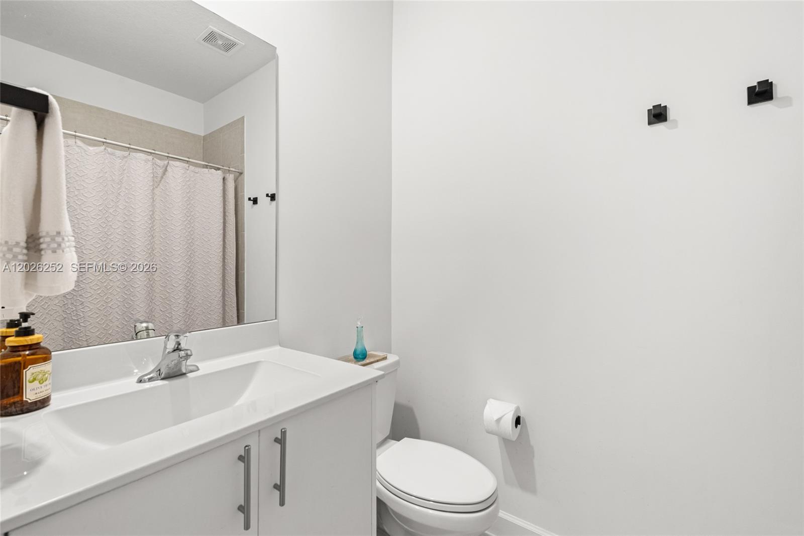 VISTA LAGO - Residential