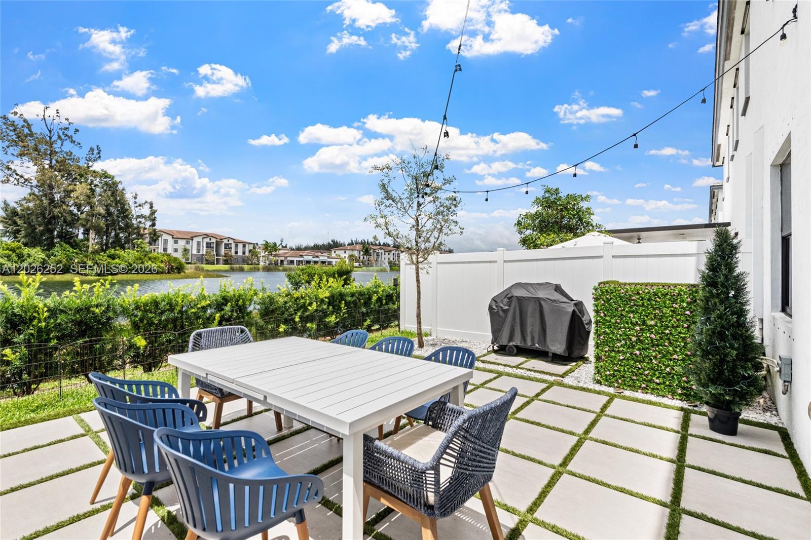 VISTA LAGO - Residential